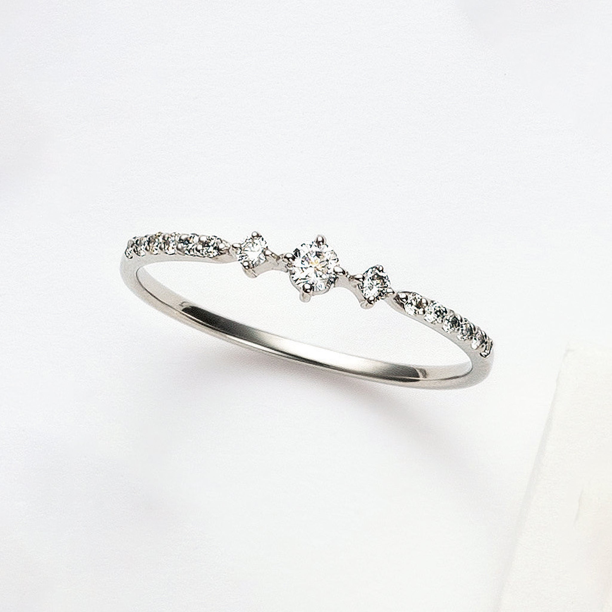 ダイヤモンド プラチナリング(リボンモチーフ/4月誕生石)《25V03504》