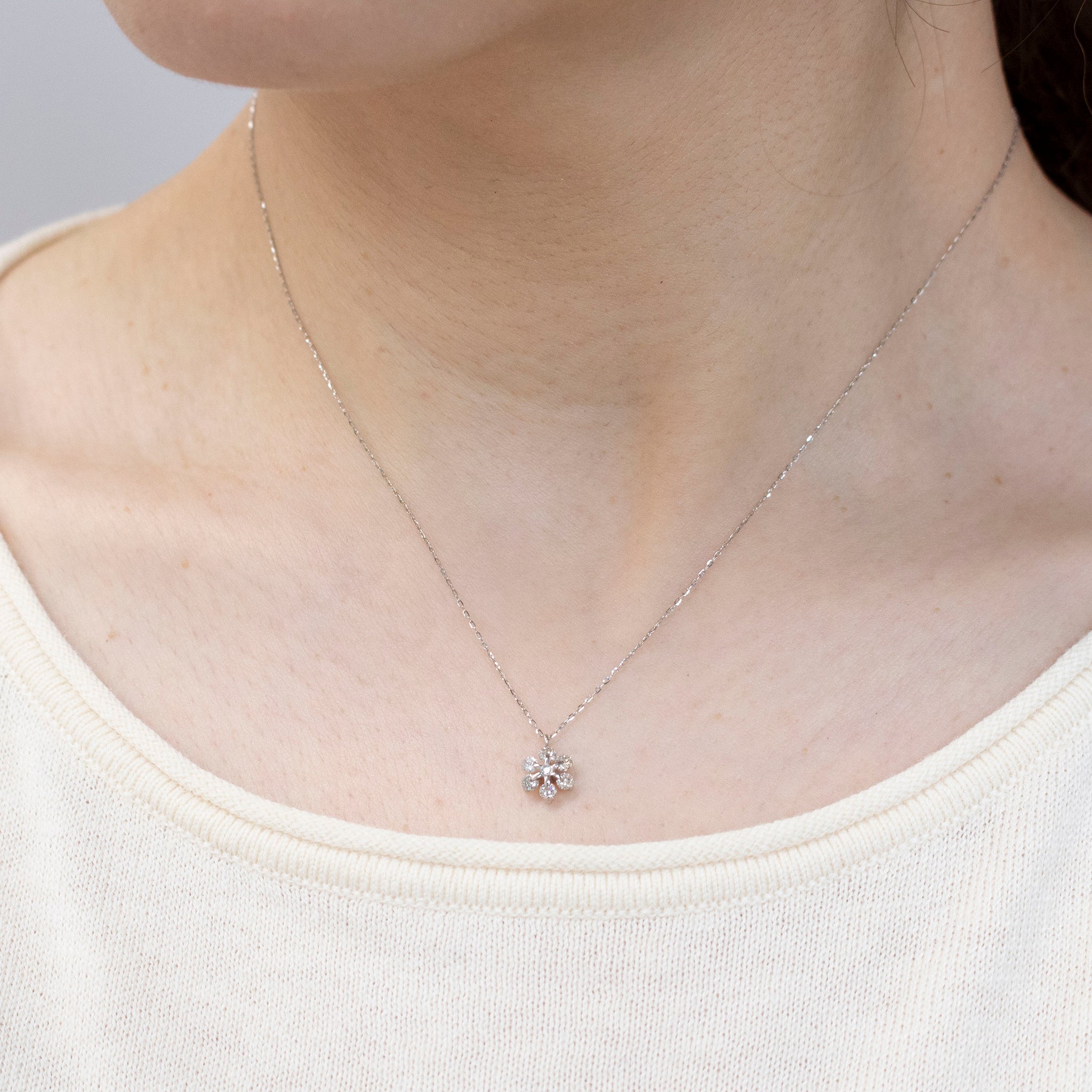 ダイヤモンド プラチナネックレス(4月誕生石)《25V03505》