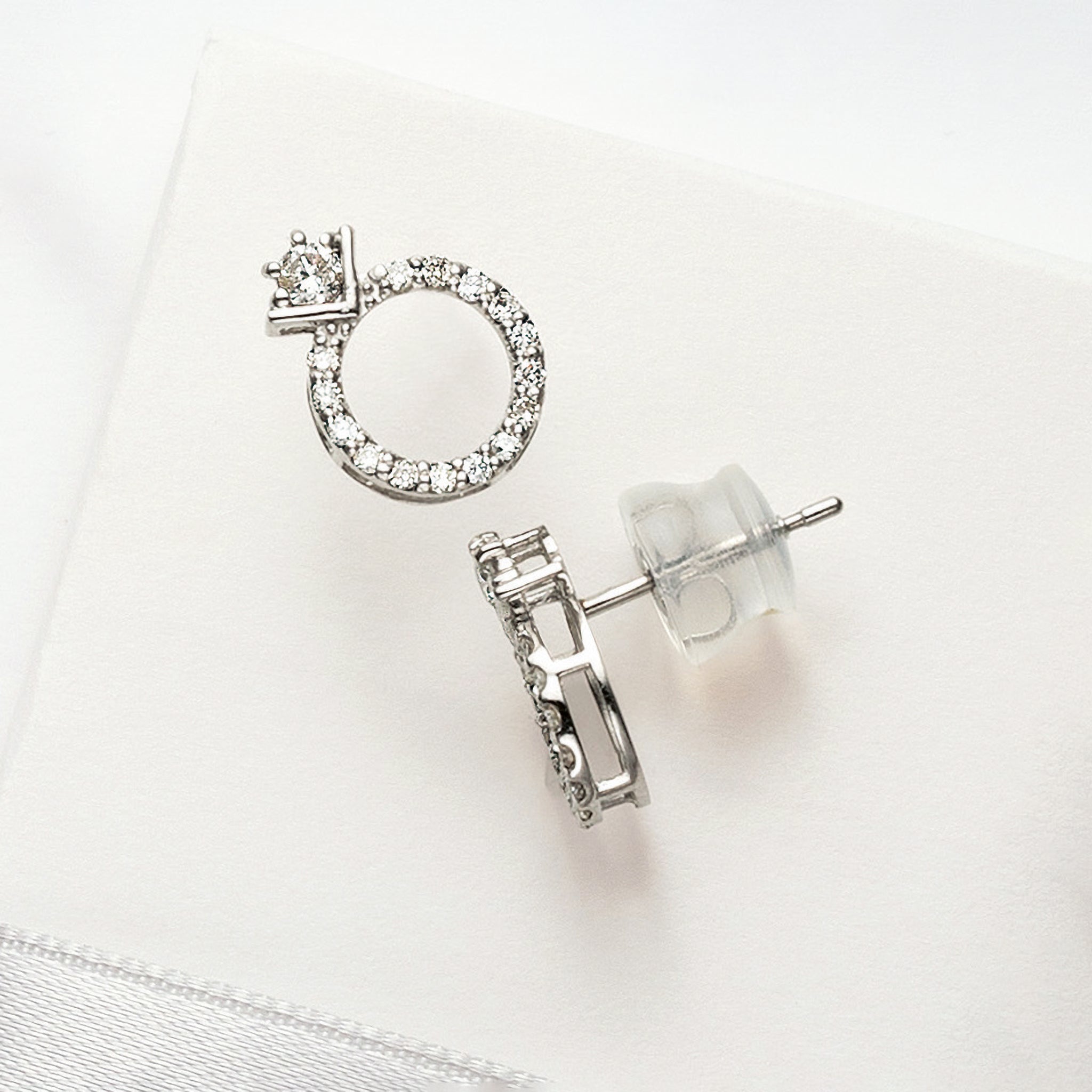 ダイヤモンド プラチナピアス(4月誕生石)《25V03508》