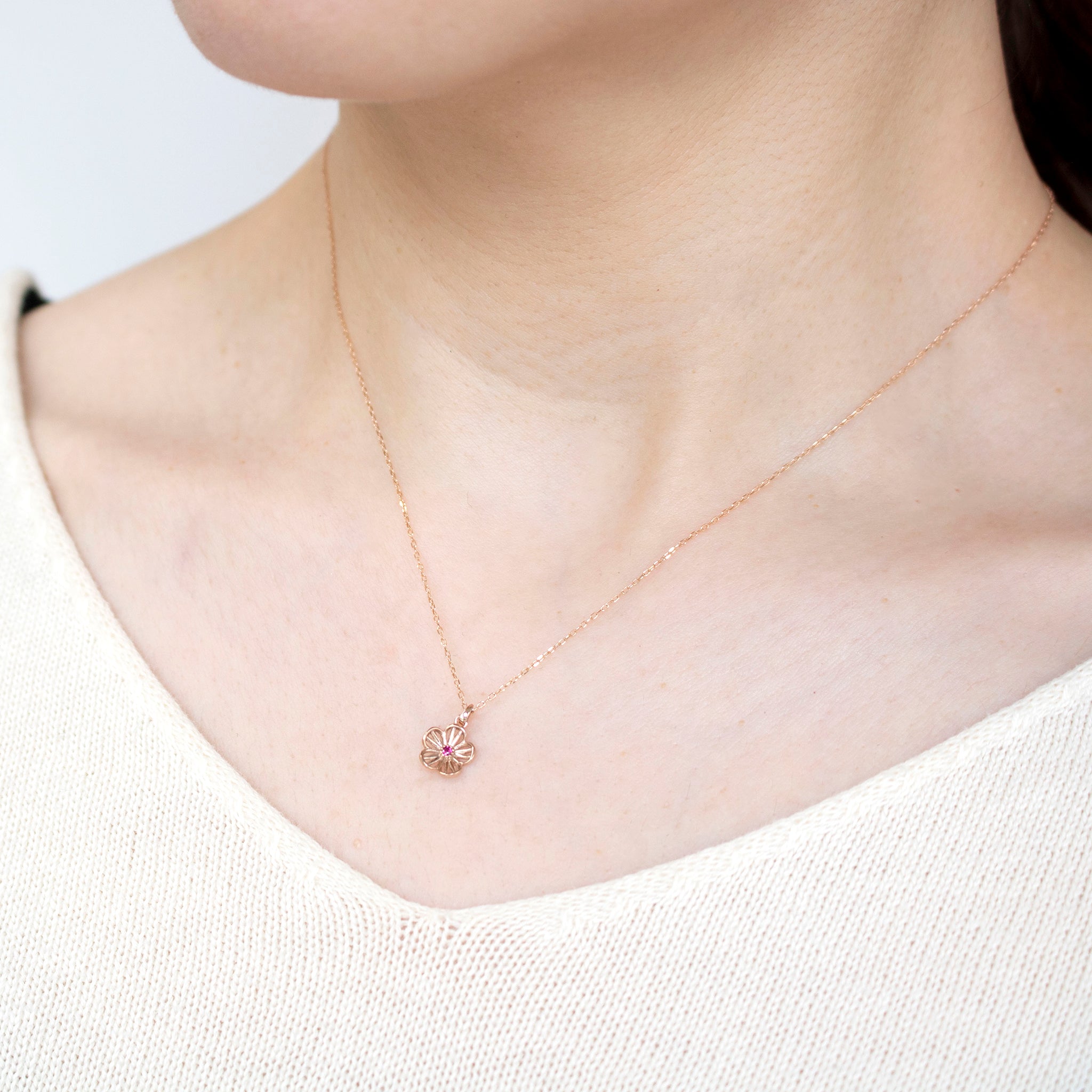 ルビー K10ネックレス(梅の花モチーフ/7月誕生石)《25V03705》