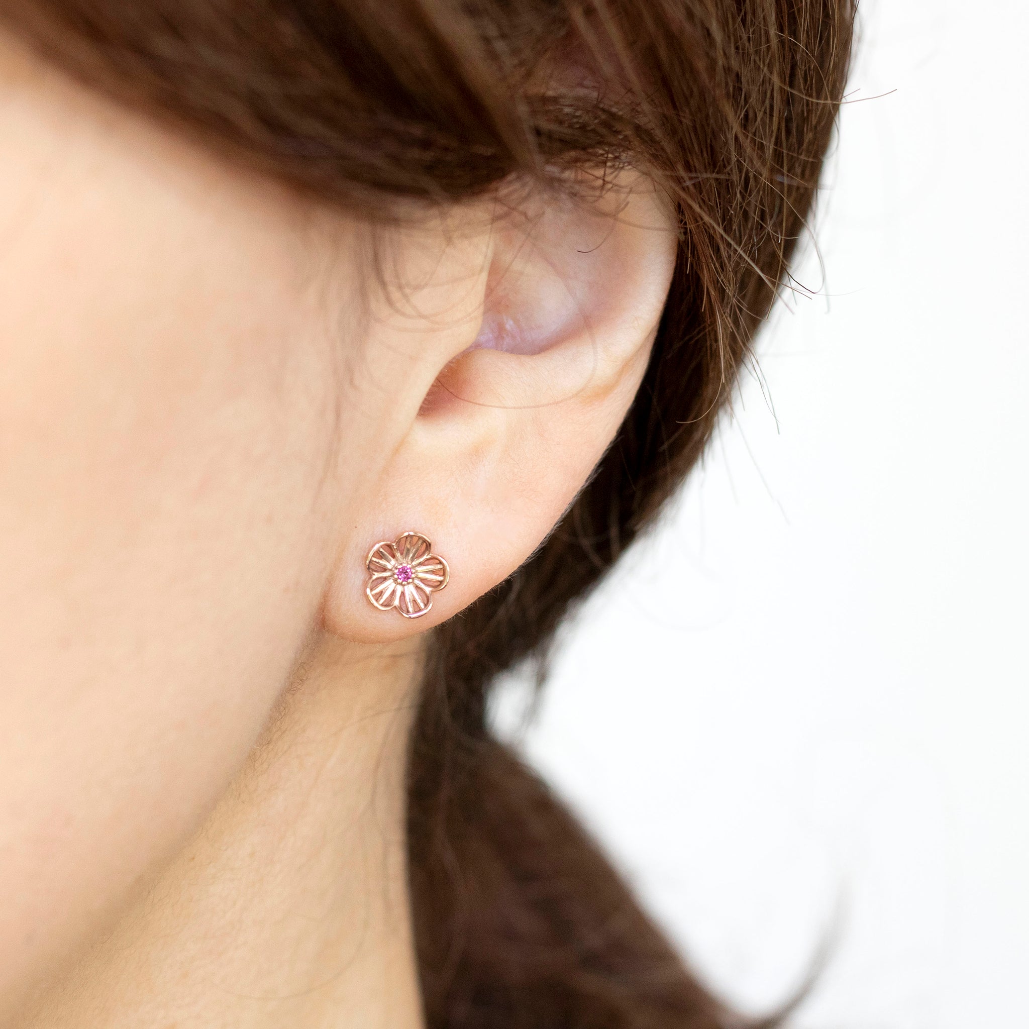 ルビー K10ピアス(梅の花モチーフ/7月誕生石)《25V03706》