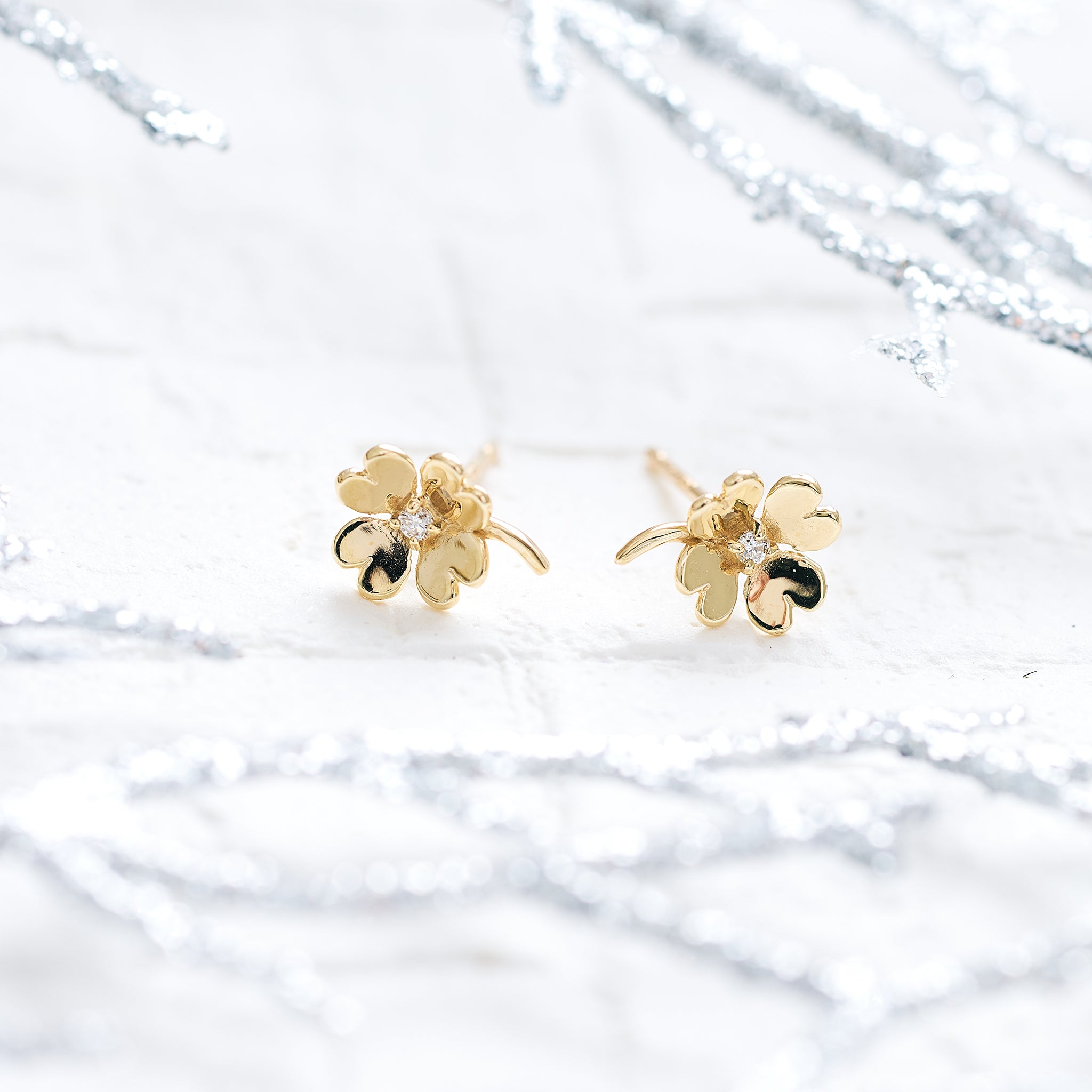 ダイヤモンド K10ピアス(クローバーモチーフ/4月誕生石)《25V03708》