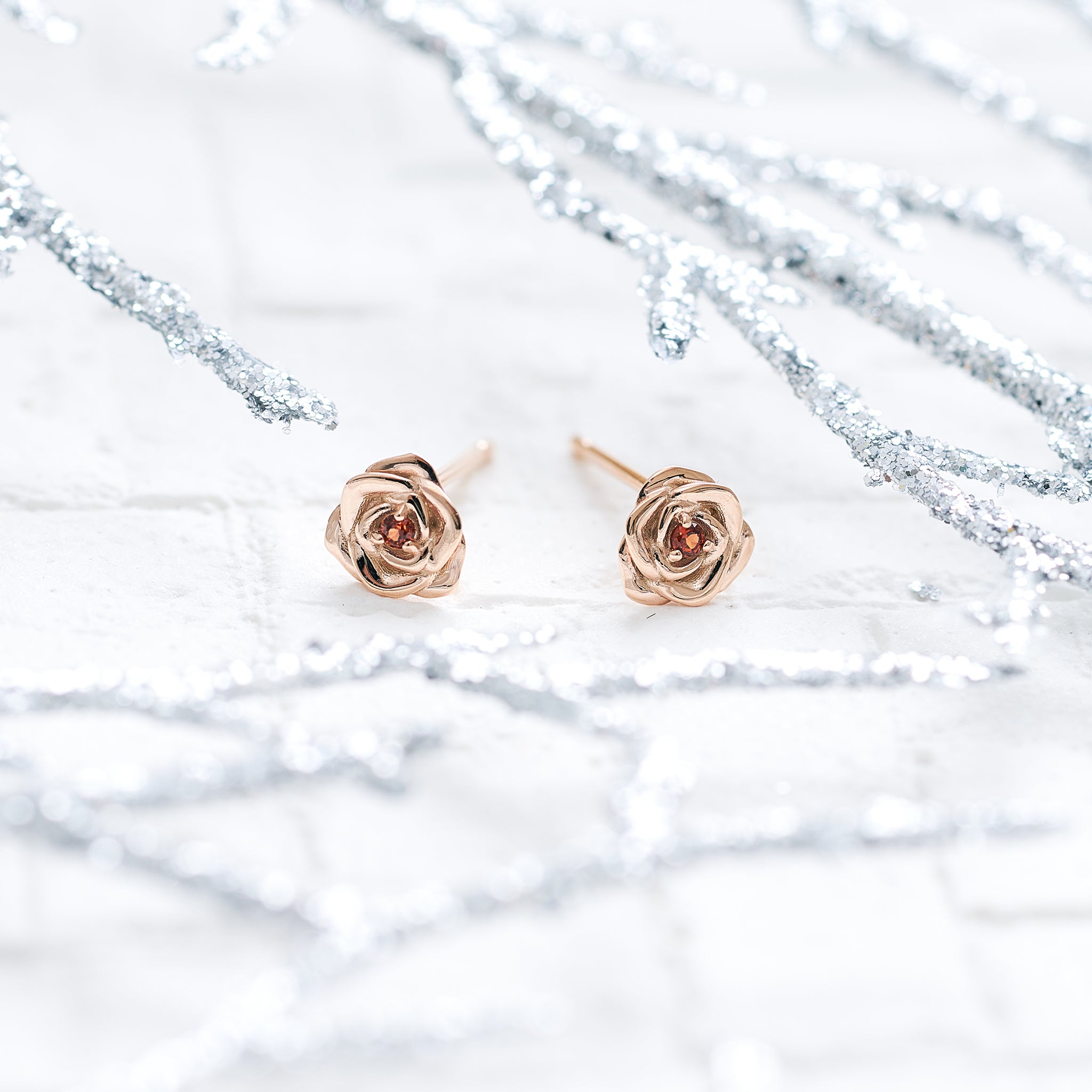 ガーネット K10ピアス(バラモチーフ/1月誕生石)《25V03711》