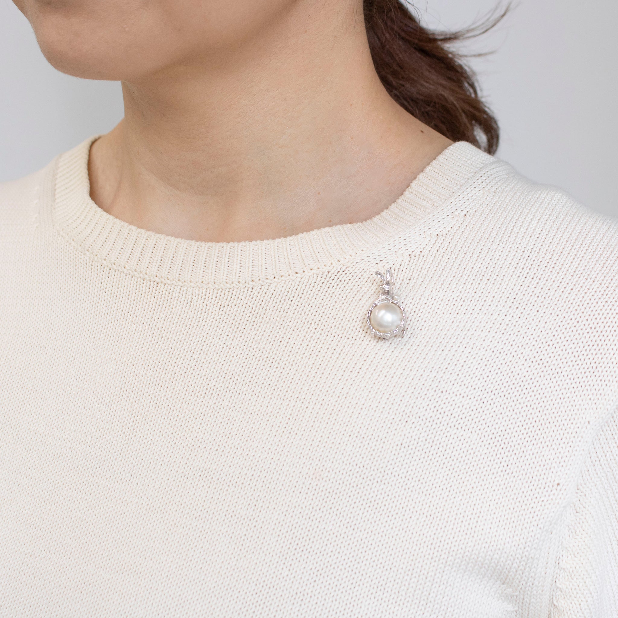 パール シルバーブローチ兼ペンダントトップ(マベ真珠/11mm/ウサギモチーフ/6月誕生石)《25V03812》