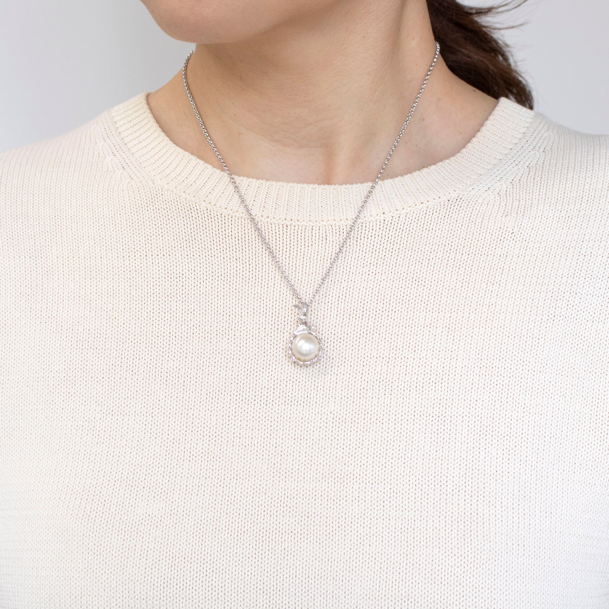 パール シルバーブローチ兼ペンダントトップ(マベ真珠/11mm/ウサギモチーフ/6月誕生石)《25V03812》