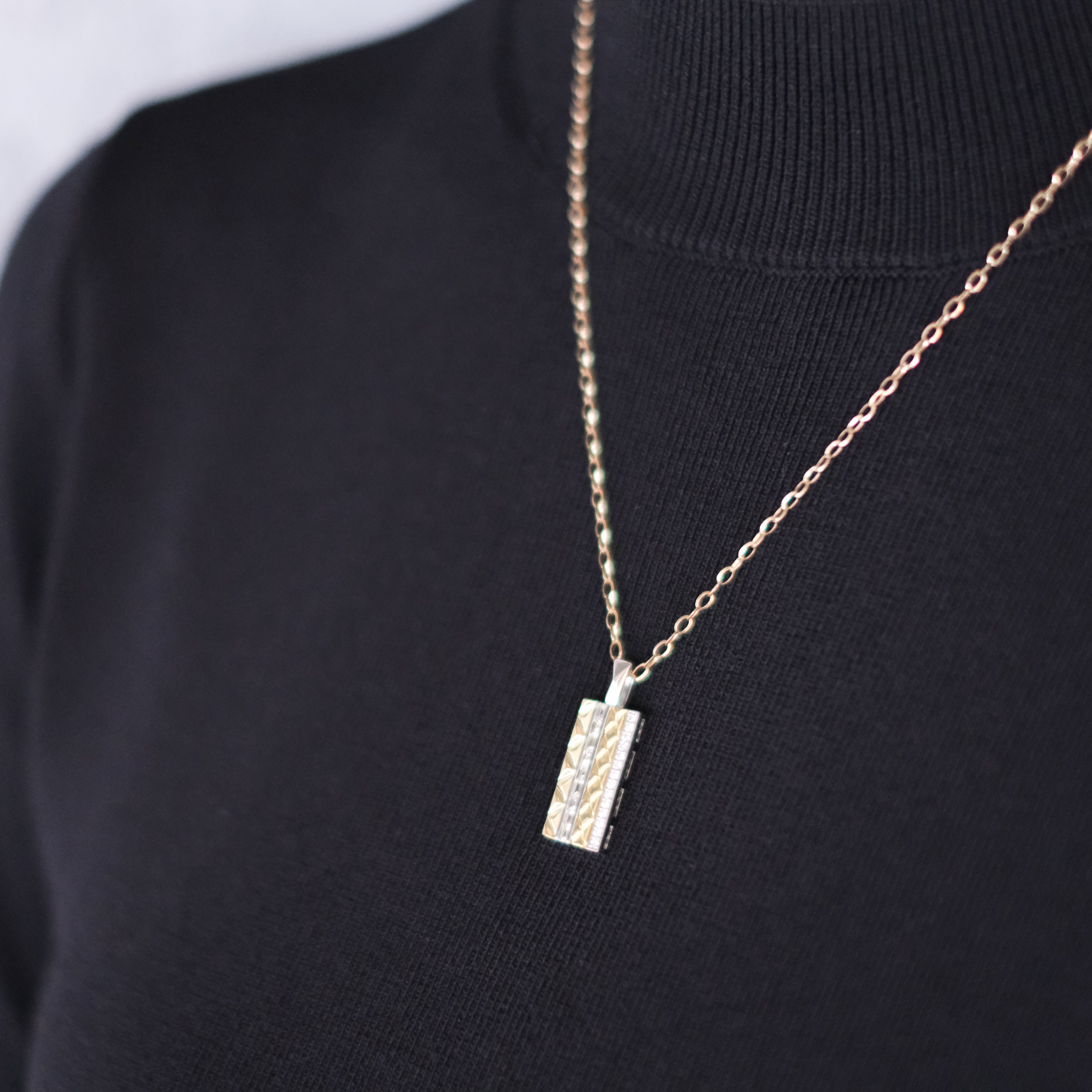 ダイヤモンド K18/プラチナペンダント(コンビカラー/4月誕生石/鑑別書付)《25V03905》