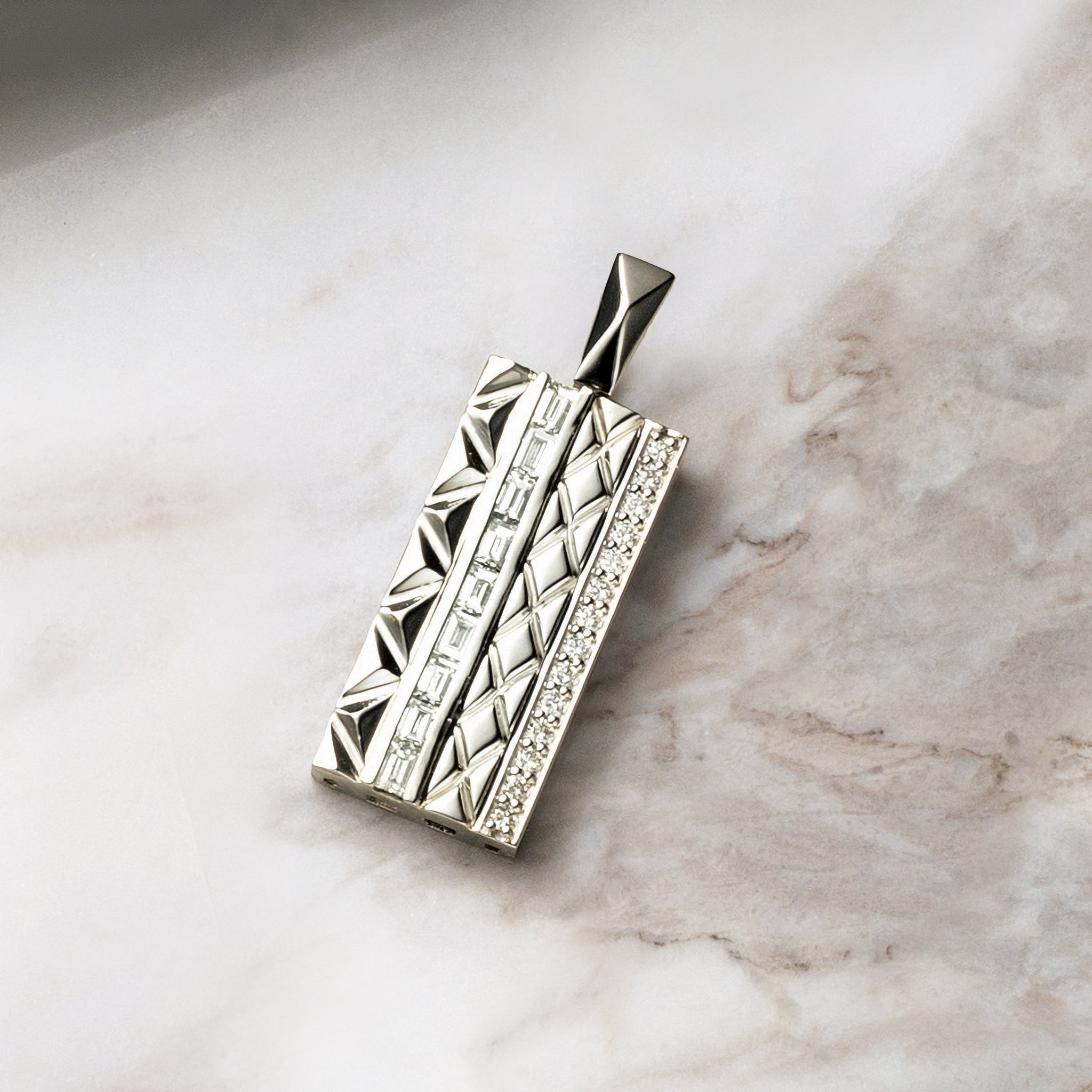 ダイヤモンド プラチナペンダント(4月誕生石/鑑別書付)《25V03906》