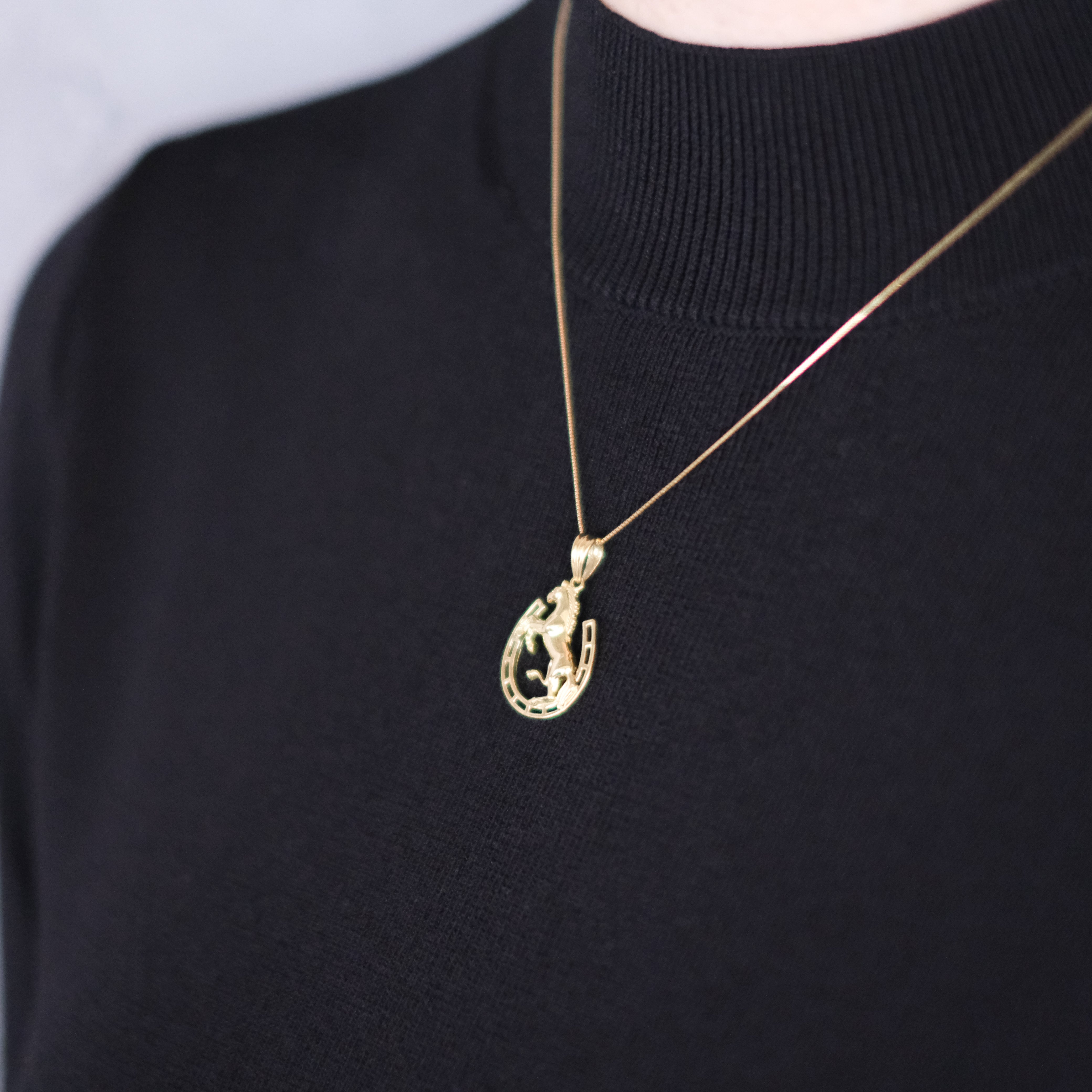 ダイヤモンド K18ペンダント(馬/馬蹄モチーフ/4月誕生石)《25V03909》