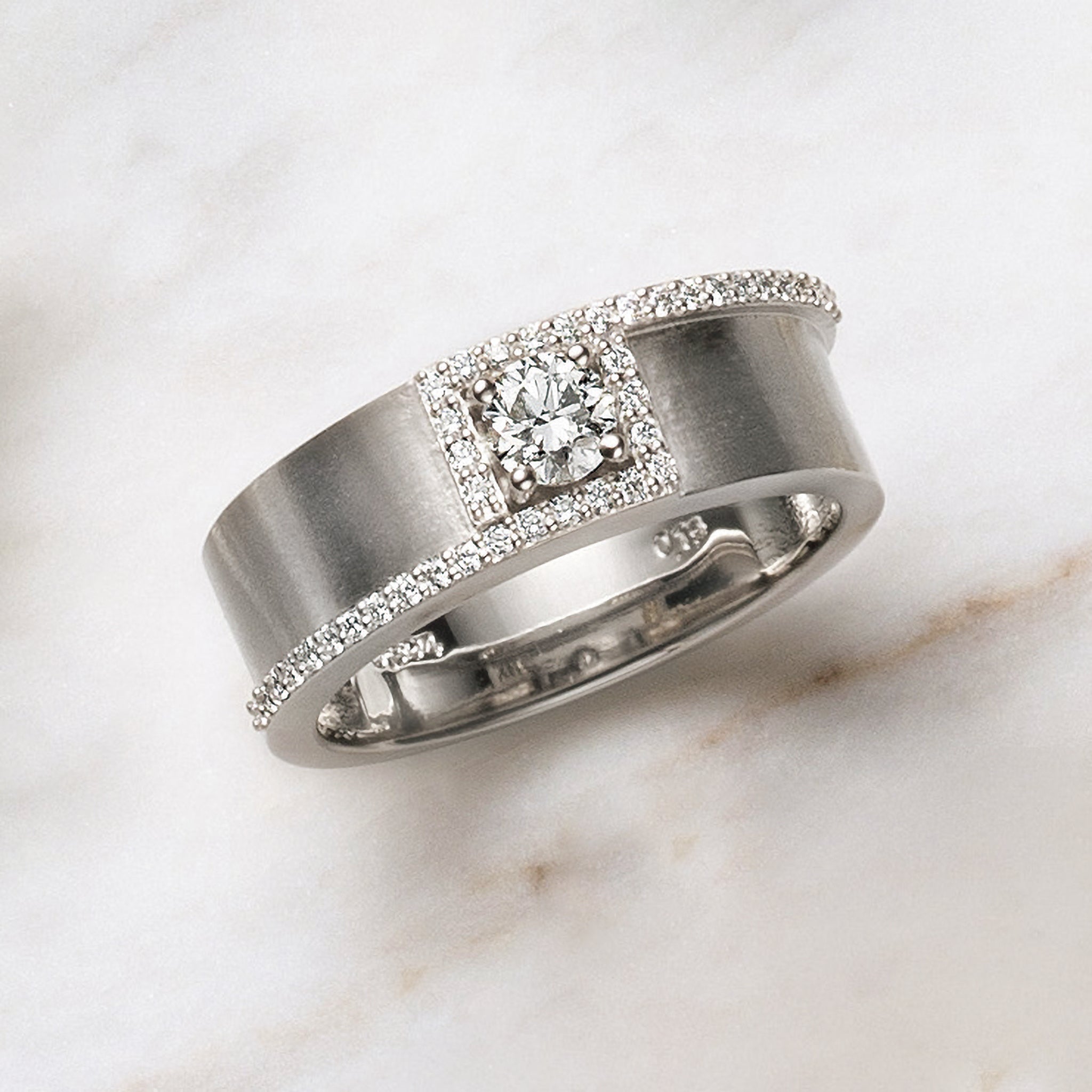 ダイヤモンド プラチナリング(0.3カラット/Gカラー/SIクラス/GOOD/4月誕生石/グレーディングレポート付)《25V03911》