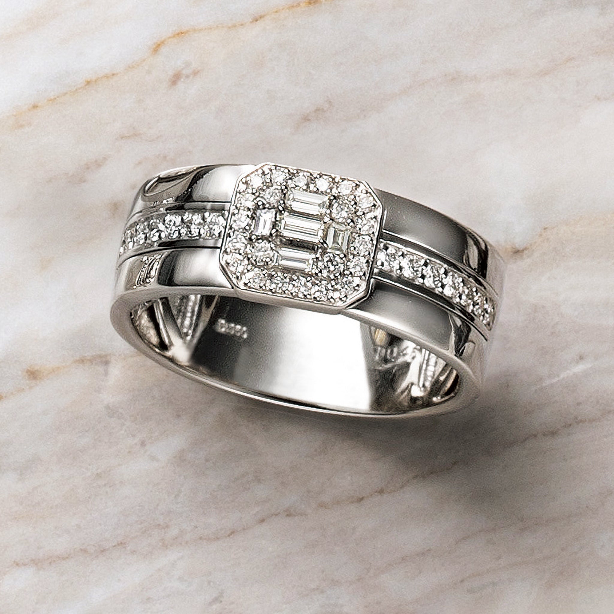 ダイヤモンド プラチナリング(4月誕生石/鑑別書付)《25V03912》