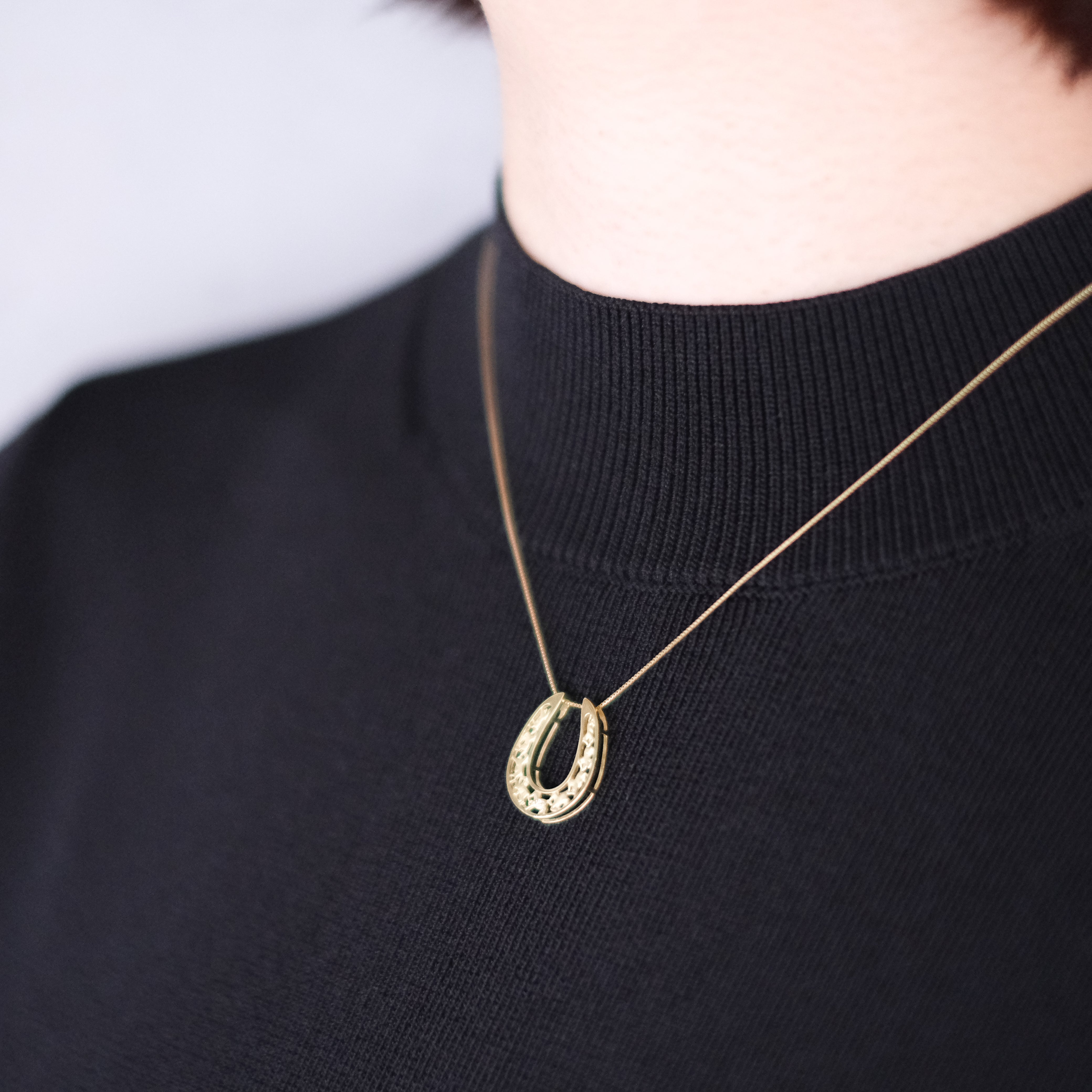 ダイヤモンド K18ネックレス(馬九行久(うまくいく)/4月誕生石)《25V04202》