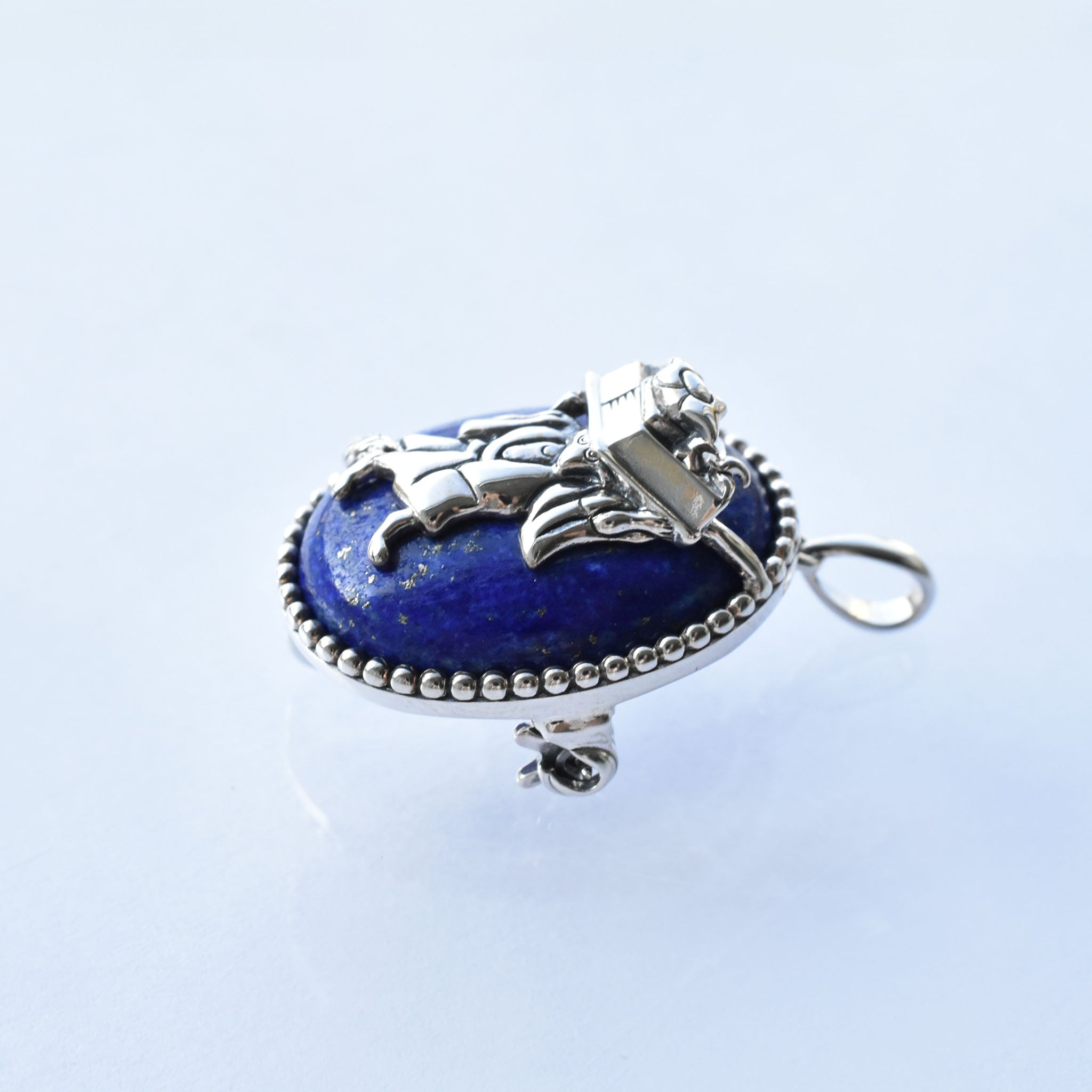 ラピスラズリ シルバーブローチ兼ペンダントトップ(鳥獣戯画/12月誕生石)《25V04801》