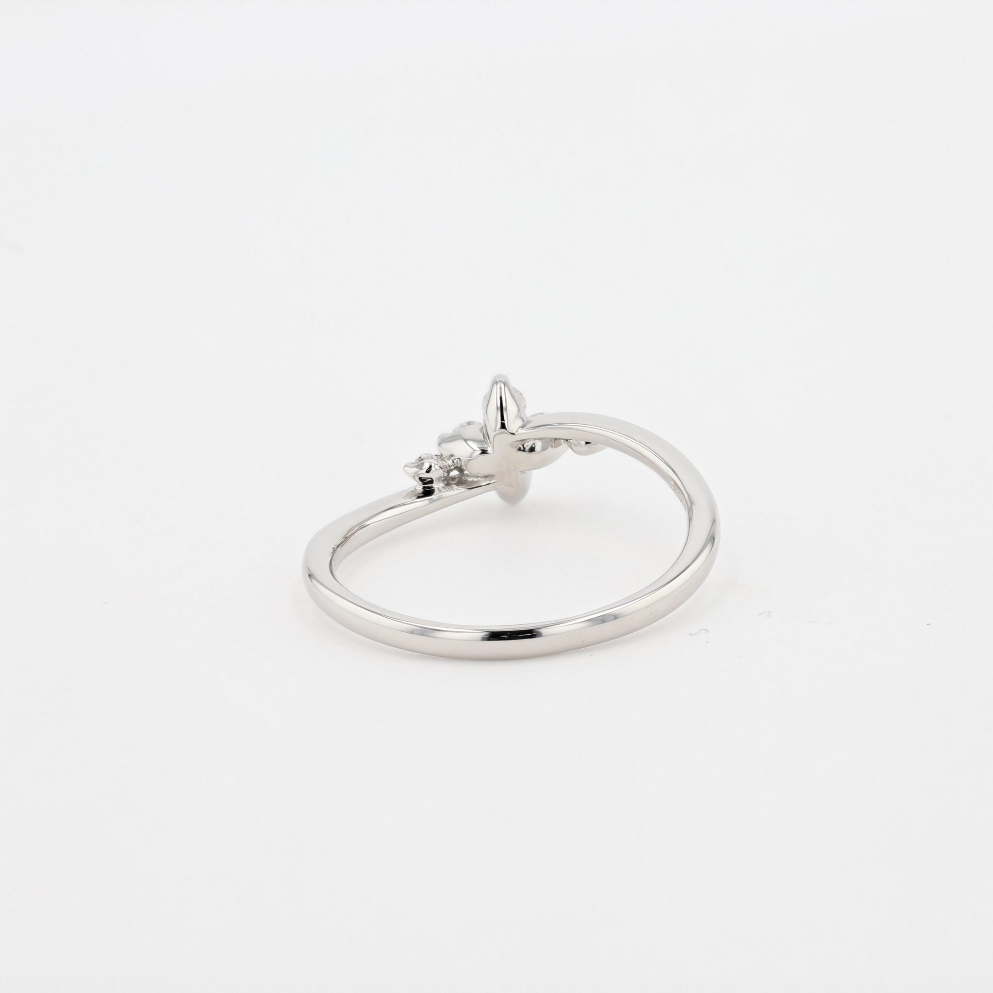 ダイヤモンド プラチナリング(クローバーモチーフ/4月誕生石)《26A00304》