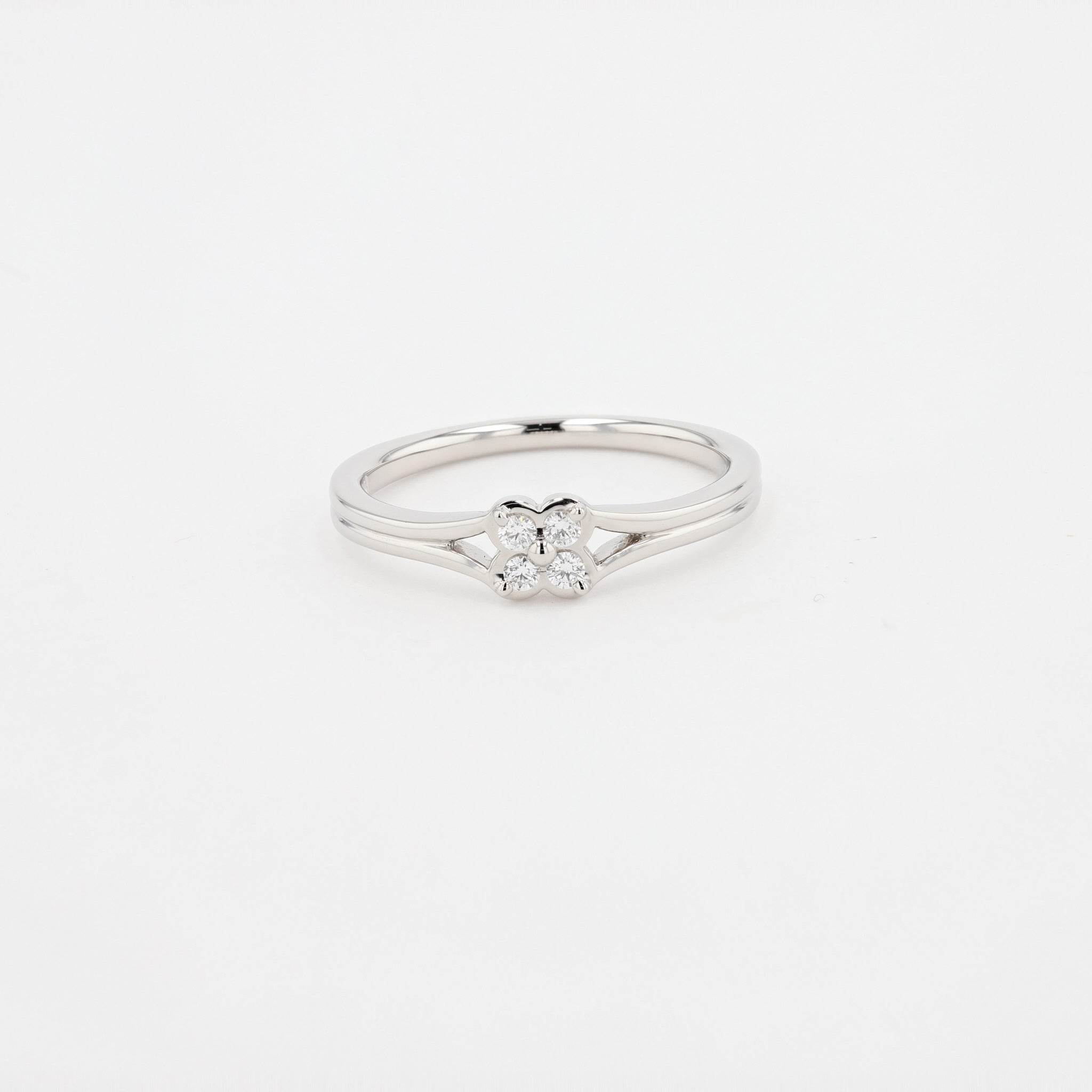 ダイヤモンド プラチナリング(クローバーモチーフ/4月誕生石)《26A00307》