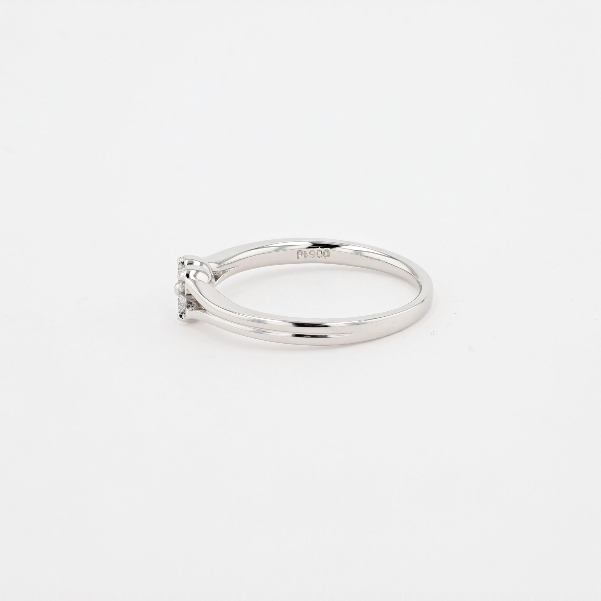 ダイヤモンド プラチナリング(クローバーモチーフ/4月誕生石)《26A00307》