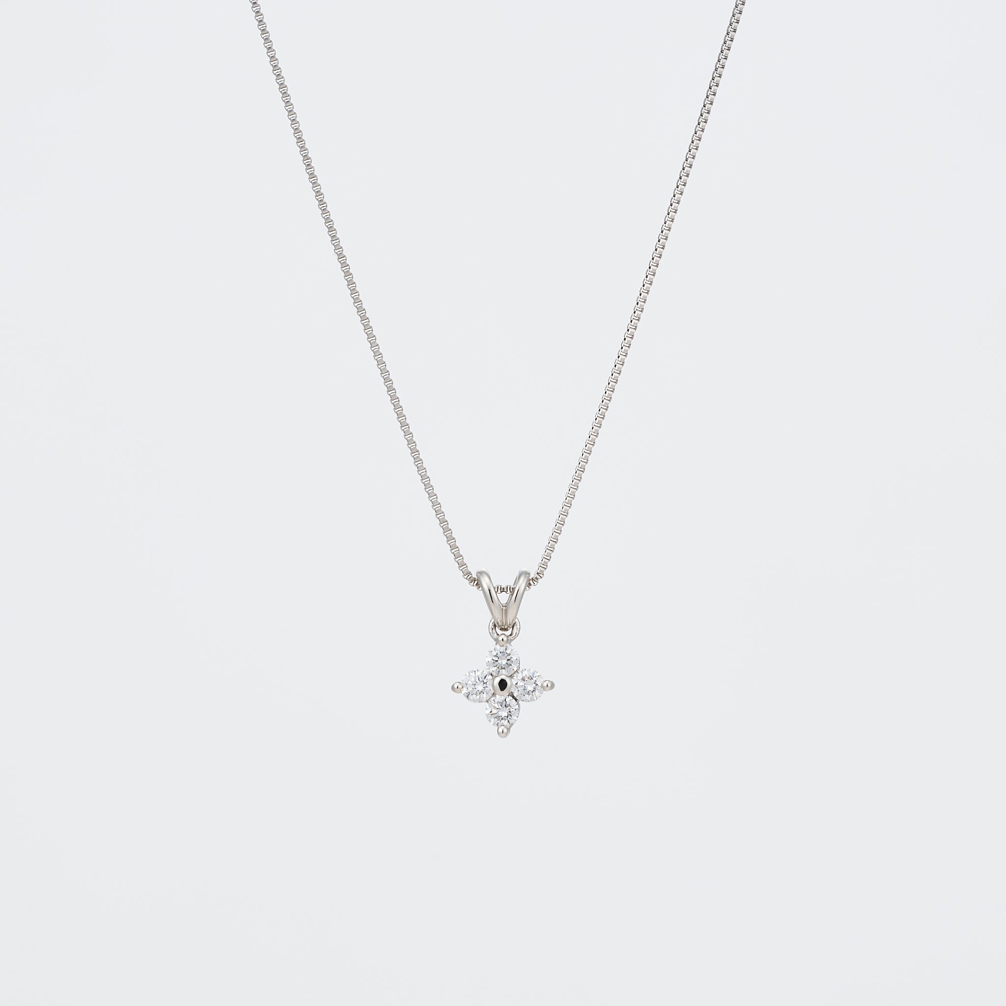 ダイヤモンド プラチナネックレス(クローバーモチーフ/4月誕生石)《26A00308》