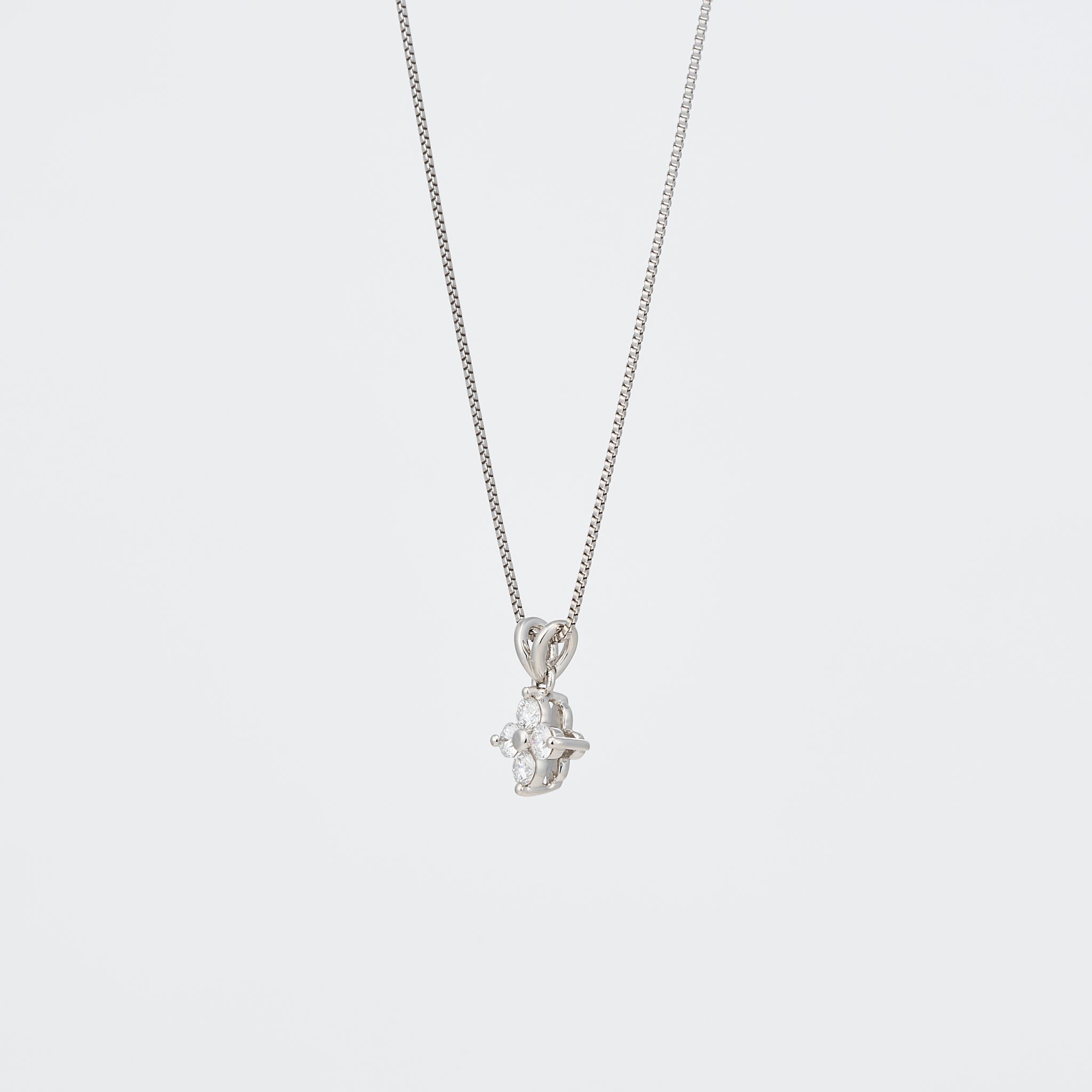 ダイヤモンド プラチナネックレス(クローバーモチーフ/4月誕生石)《26A00308》