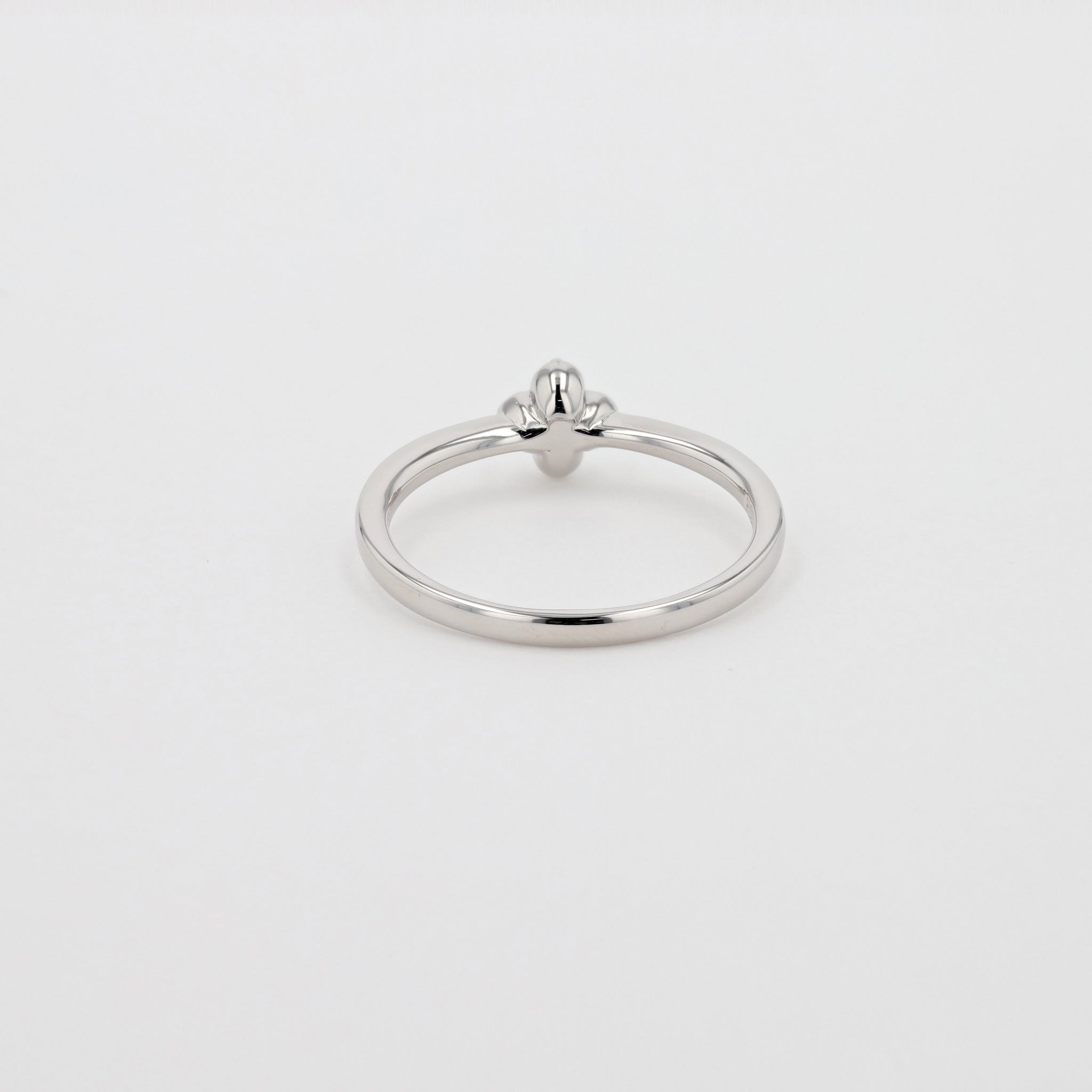 ダイヤモンド プラチナリング(クローバーモチーフ/4月誕生石)《26A00310》