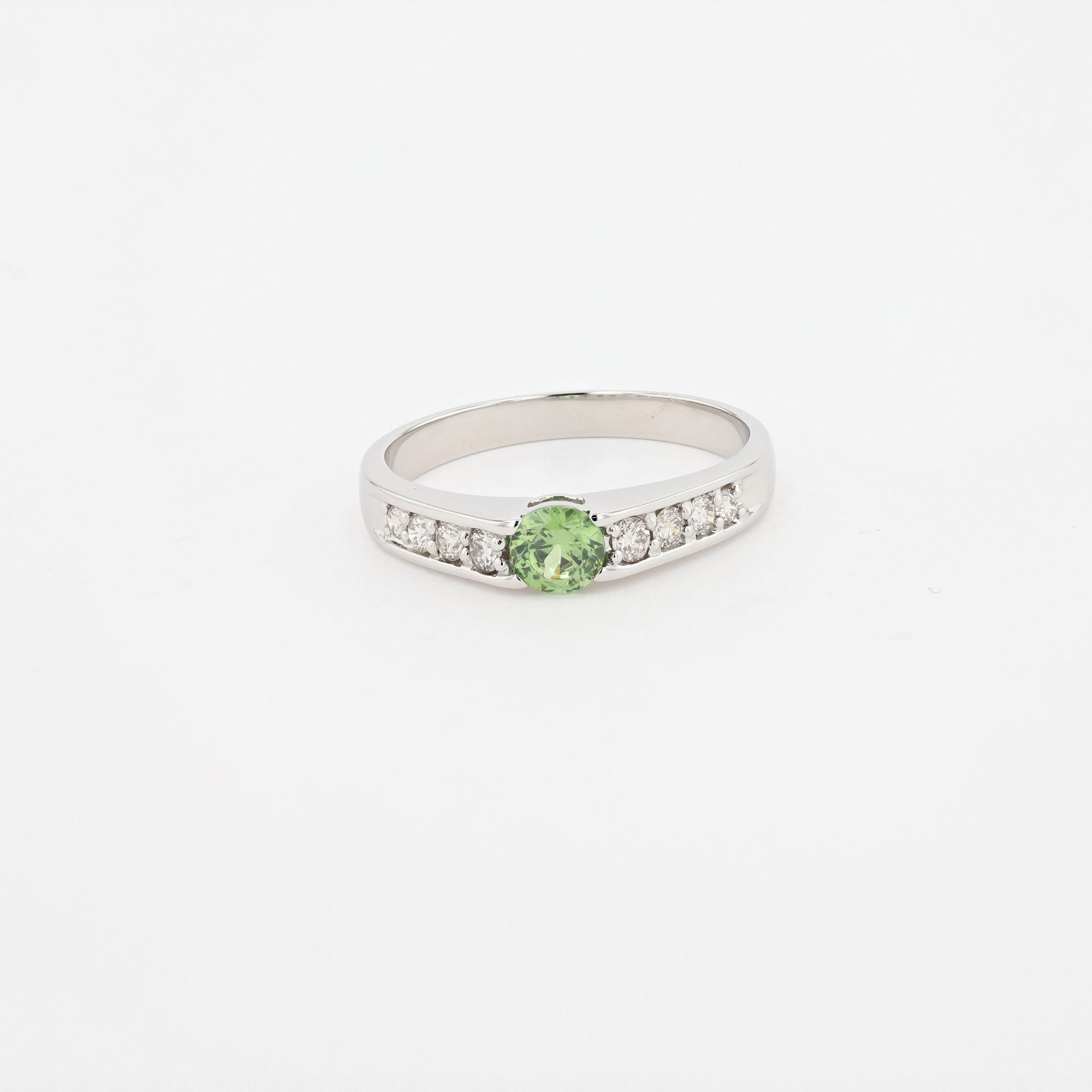 デマントイドガーネット/ダイヤモンド プラチナリング(1月誕生石/鑑別書付)《26A00703》