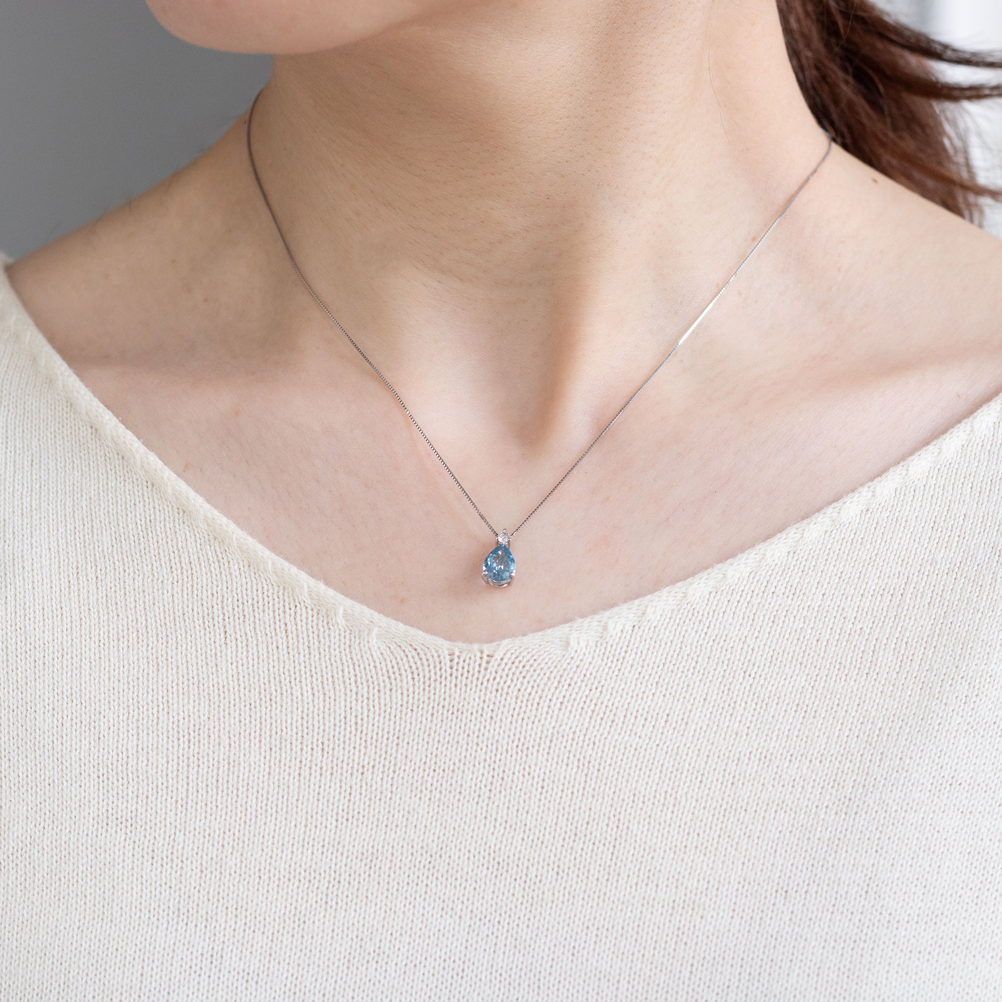 アクアマリン/ダイヤモンド プラチナネックレス(0.7カラット/サンタマリアカラー/ペアシェイプ/3月誕生石/鑑別書付)《26A00706》