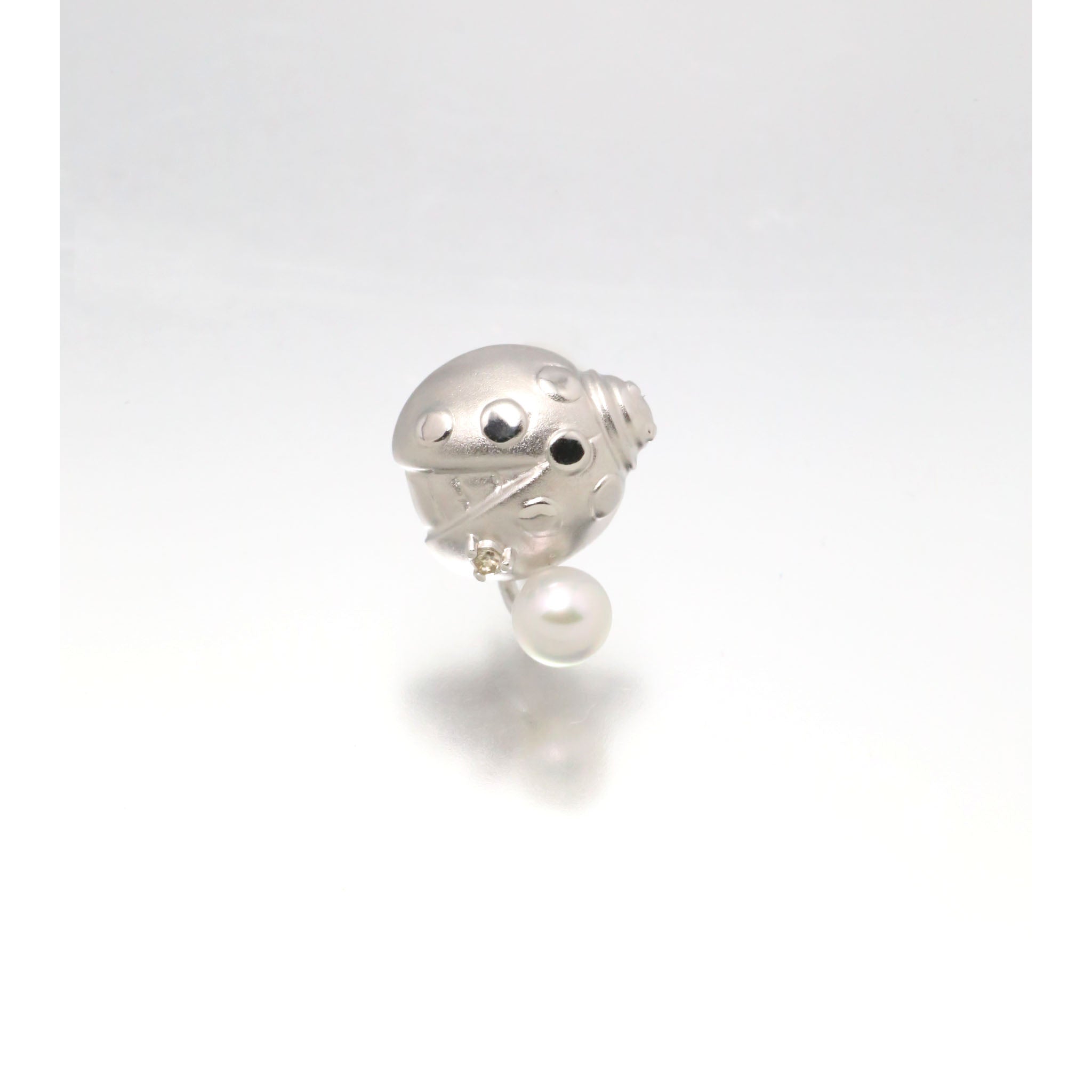 パール シルバーブローチ(アコヤ真珠/テントウムシモチーフ/6月誕生石)《26A01003》