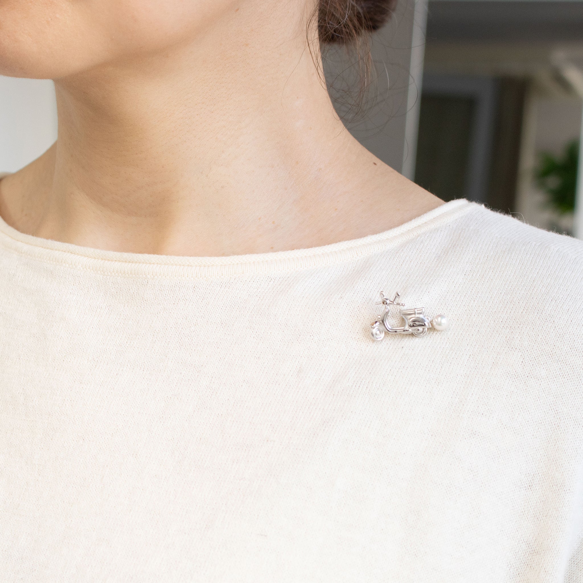 パール シルバーブローチ(アコヤ真珠/スクーターモチーフ/6月誕生石)《26A01004》