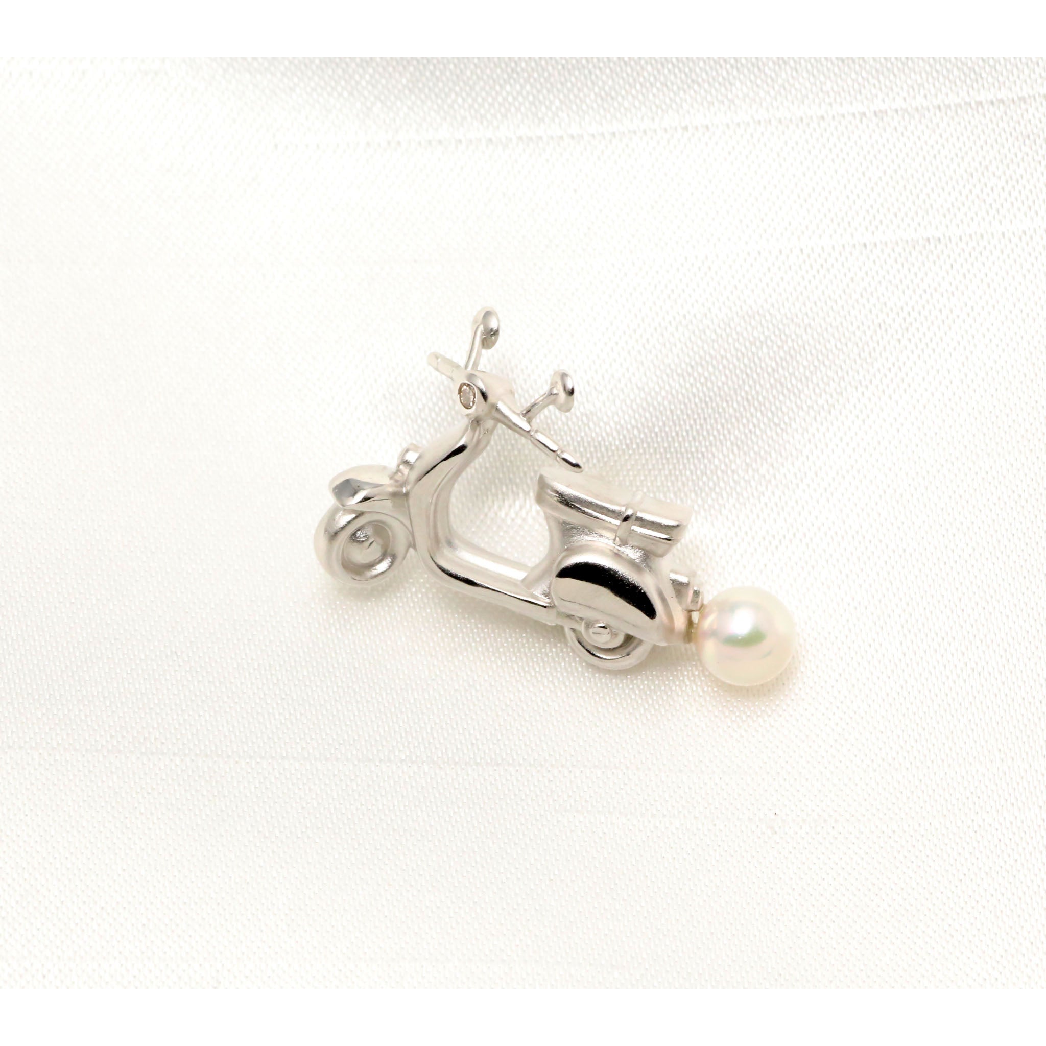パール シルバーブローチ(アコヤ真珠/スクーターモチーフ/6月誕生石)《26A01004》