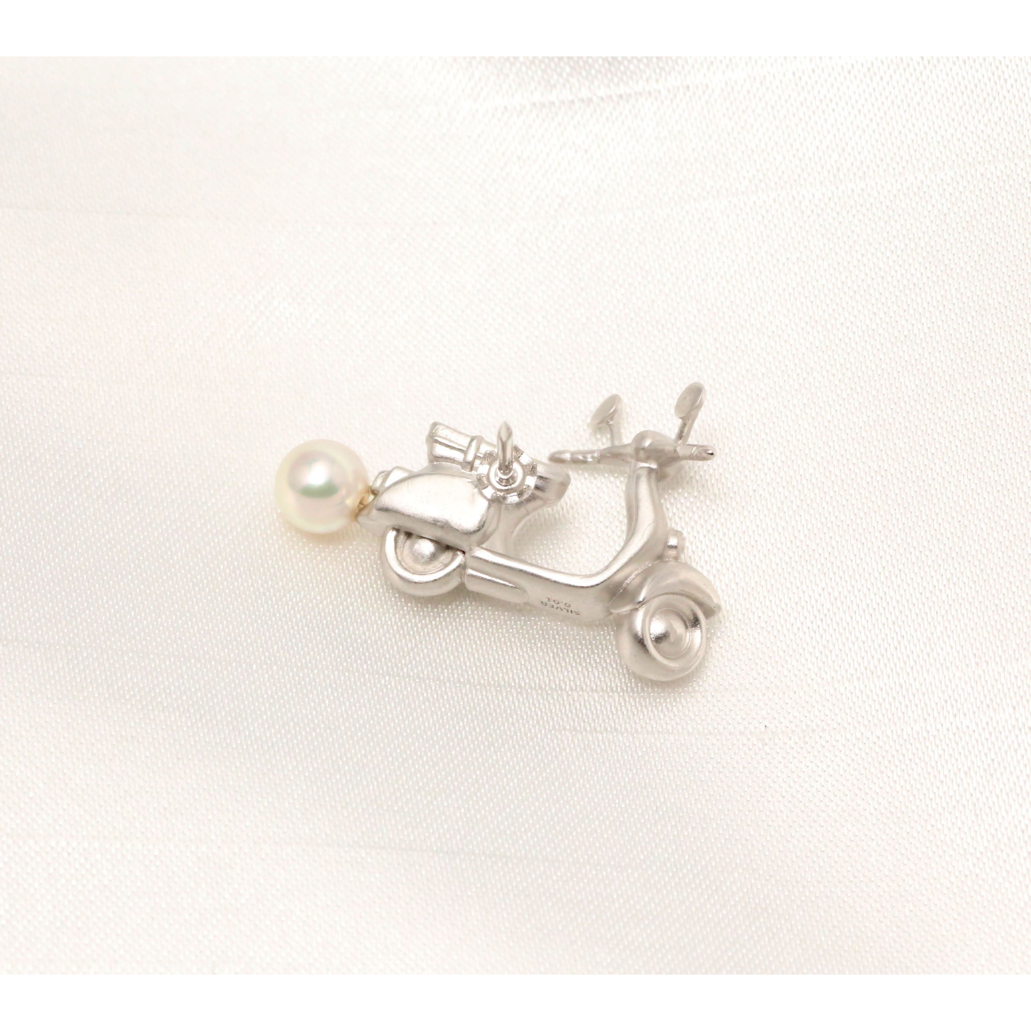 パール シルバーブローチ(アコヤ真珠/スクーターモチーフ/6月誕生石)《26A01004》