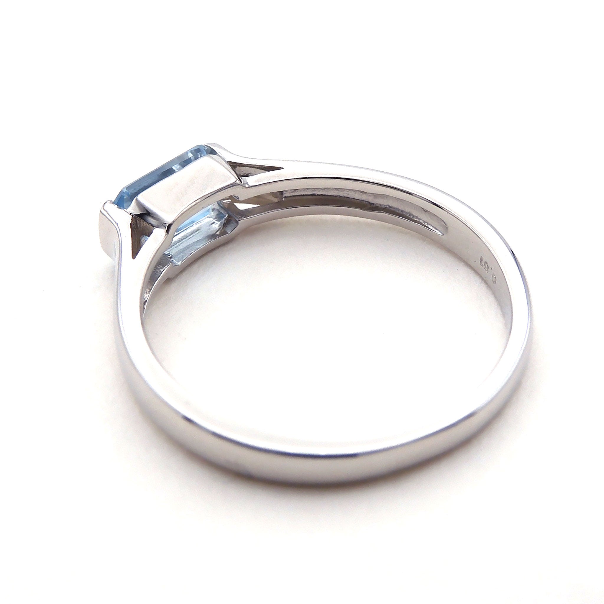 アクアマリン プラチナリング(エメラルドカット/3月誕生石)《26A01105》