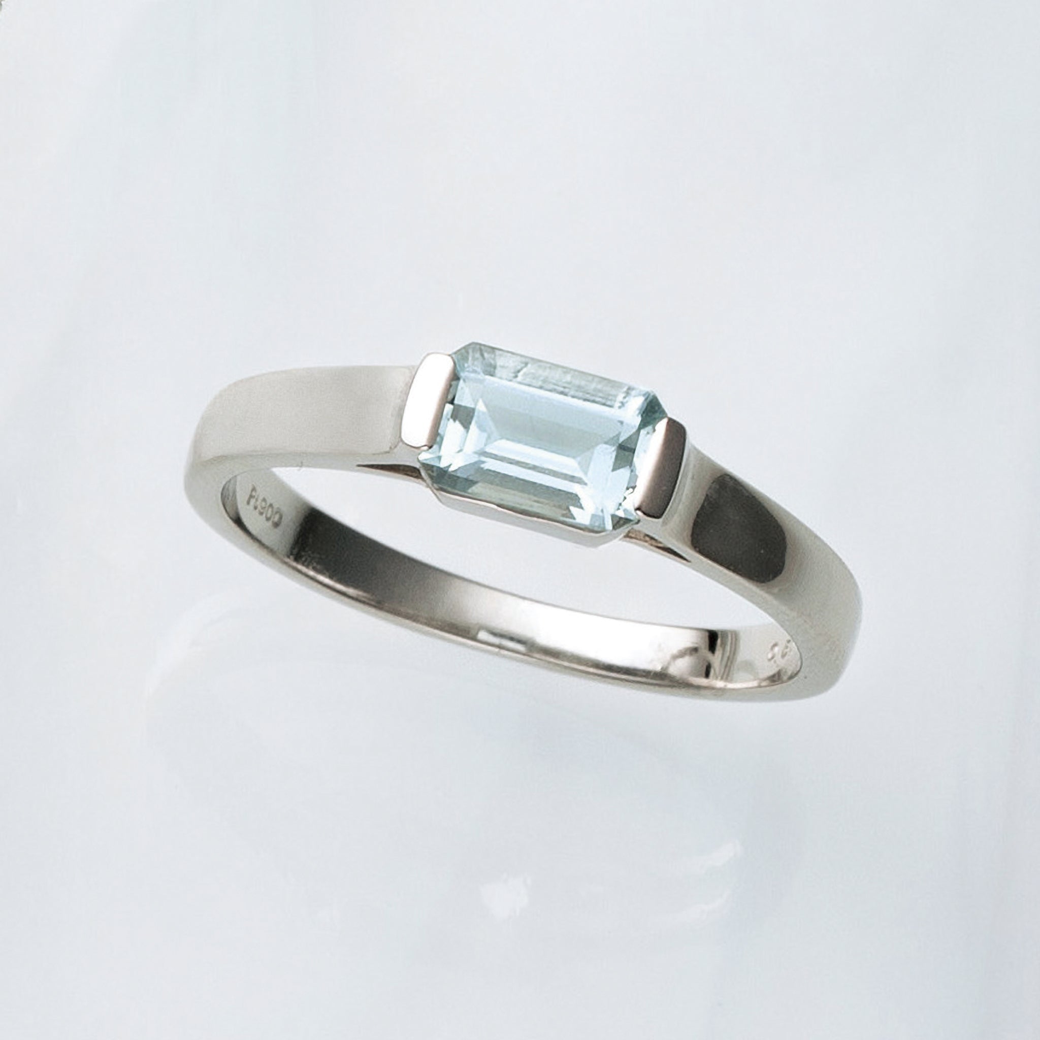 アクアマリン プラチナリング(エメラルドカット/3月誕生石)《26A01105》