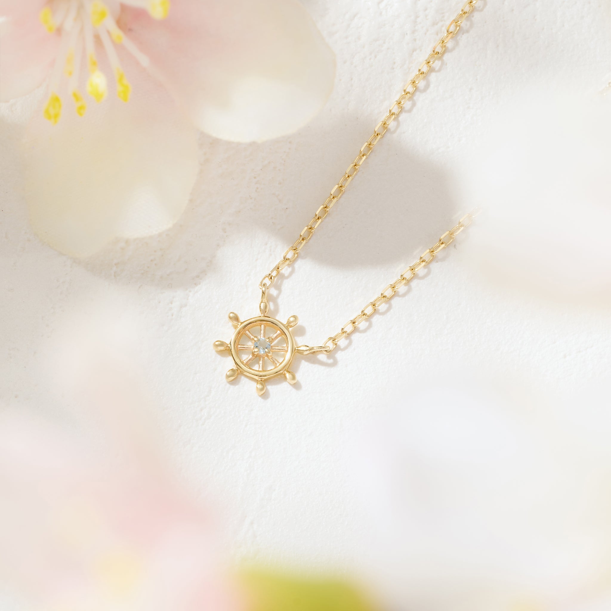 アクアマリン K10ネックレス(舵輪モチーフ/3月誕生石)《26A01203》