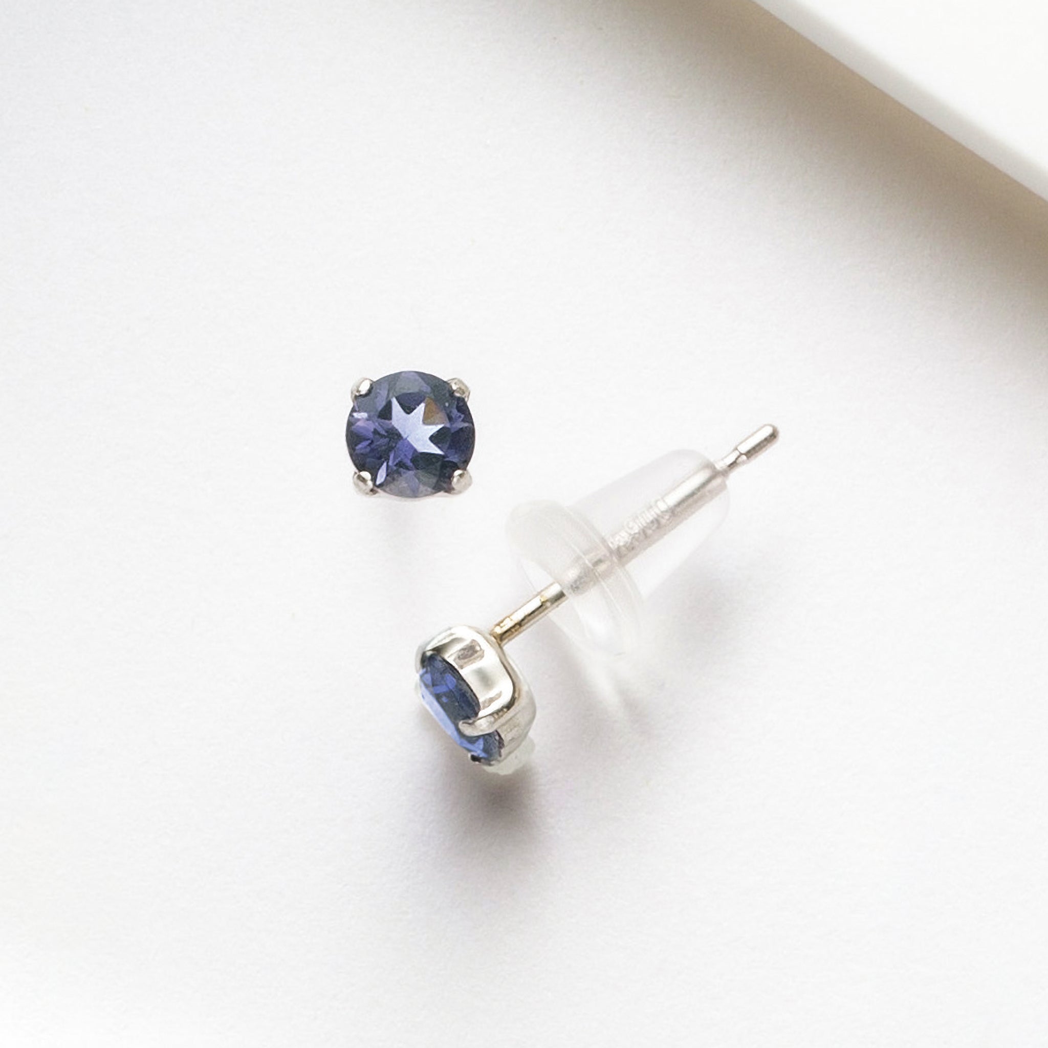 アイオライト プラチナピアス(3月誕生石)《26A01207》