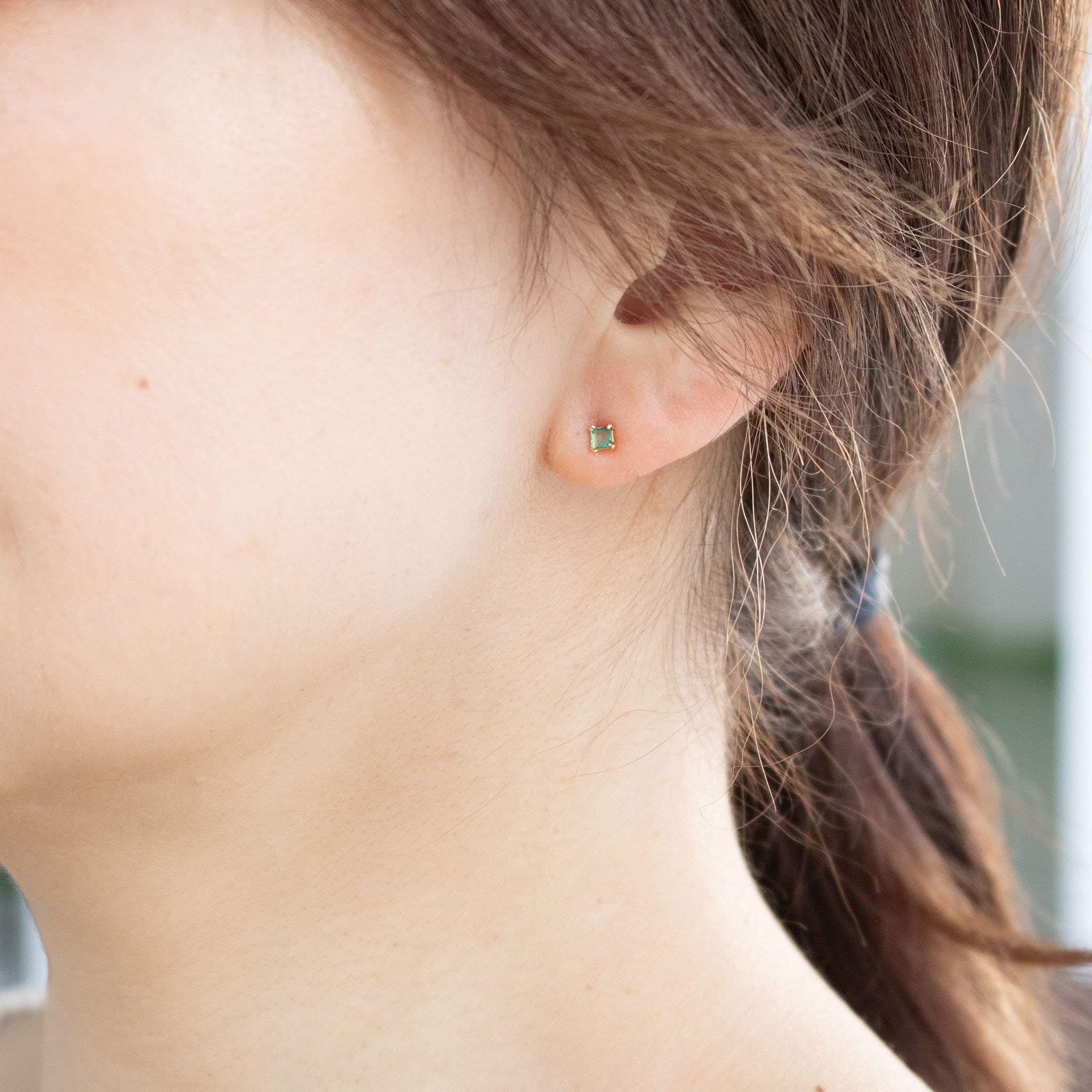 エメラルド K18ピアス(スクエアカット/5月誕生石)《26A01307》