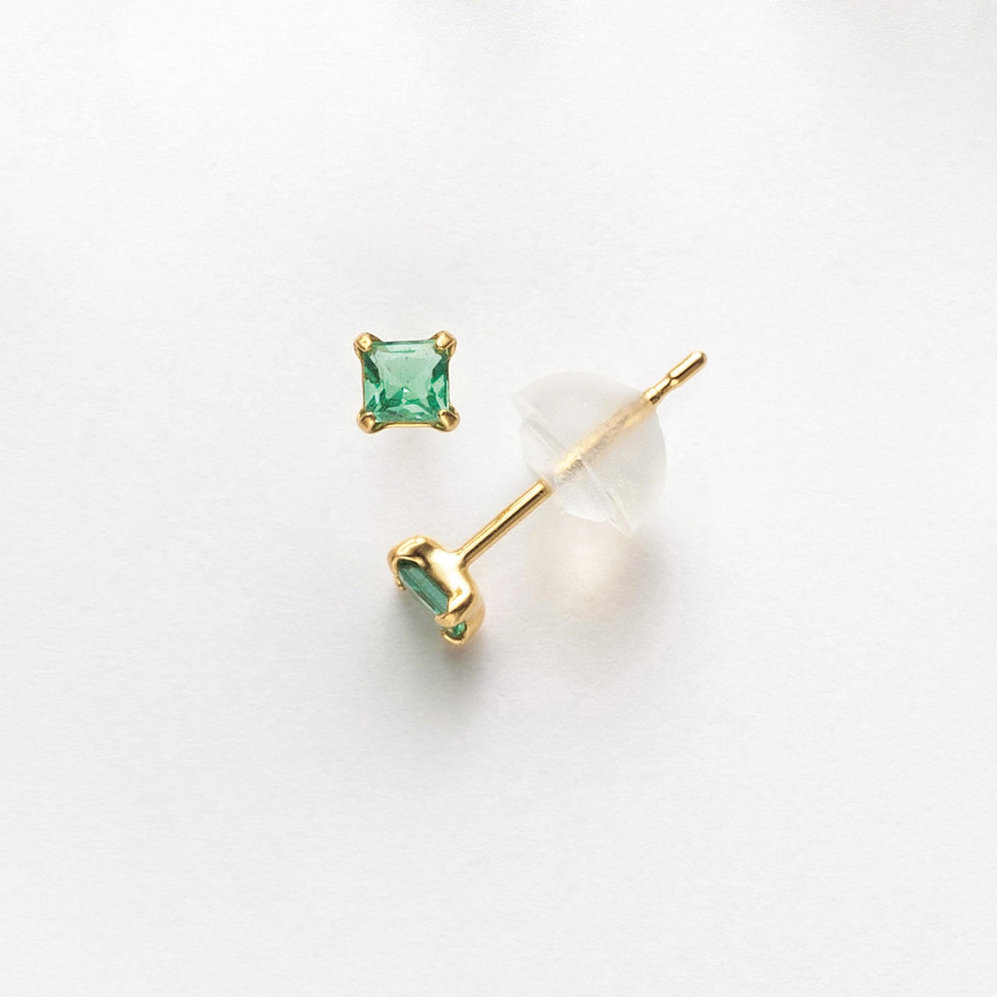 エメラルド K18ピアス(スクエアカット/5月誕生石)《26A01307》