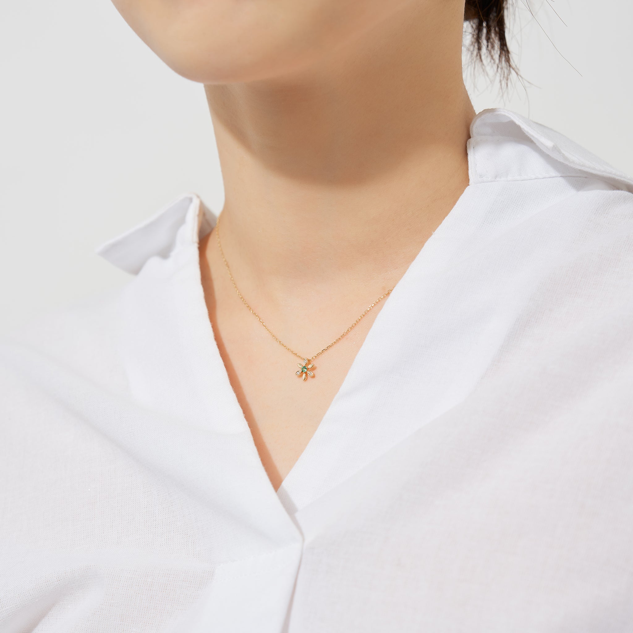 エメラルド/ダイヤモンド K10ネックレス(フラワーモチーフ/5月誕生石)《26A01308》