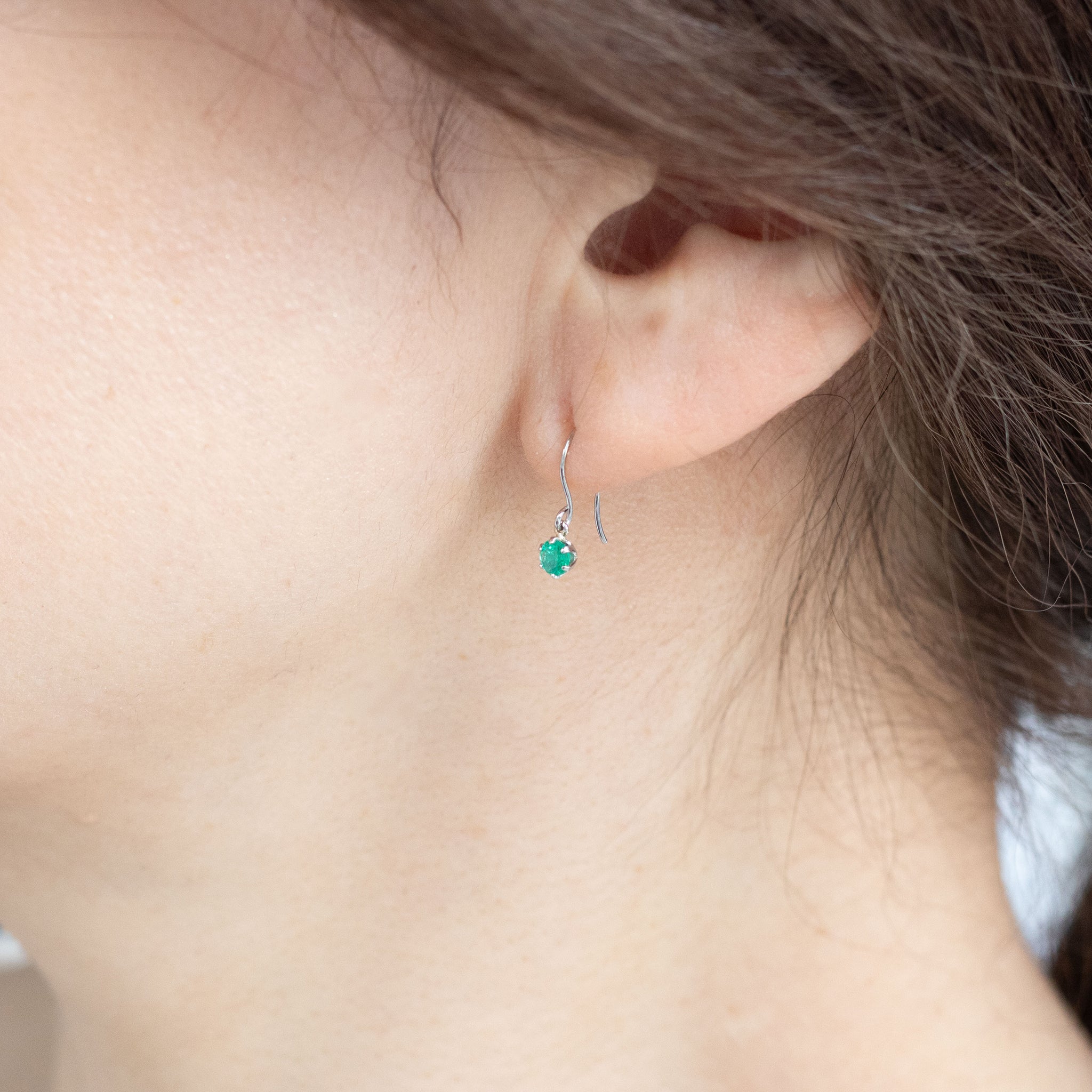 エメラルド プラチナピアス(5月誕生石)《26A01310》