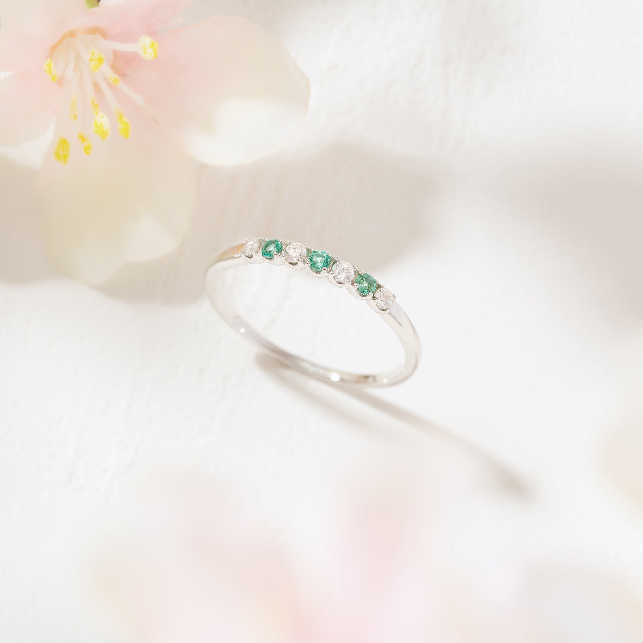 エメラルド/ダイヤモンド プラチナリング(5月誕生石)《26A01311》