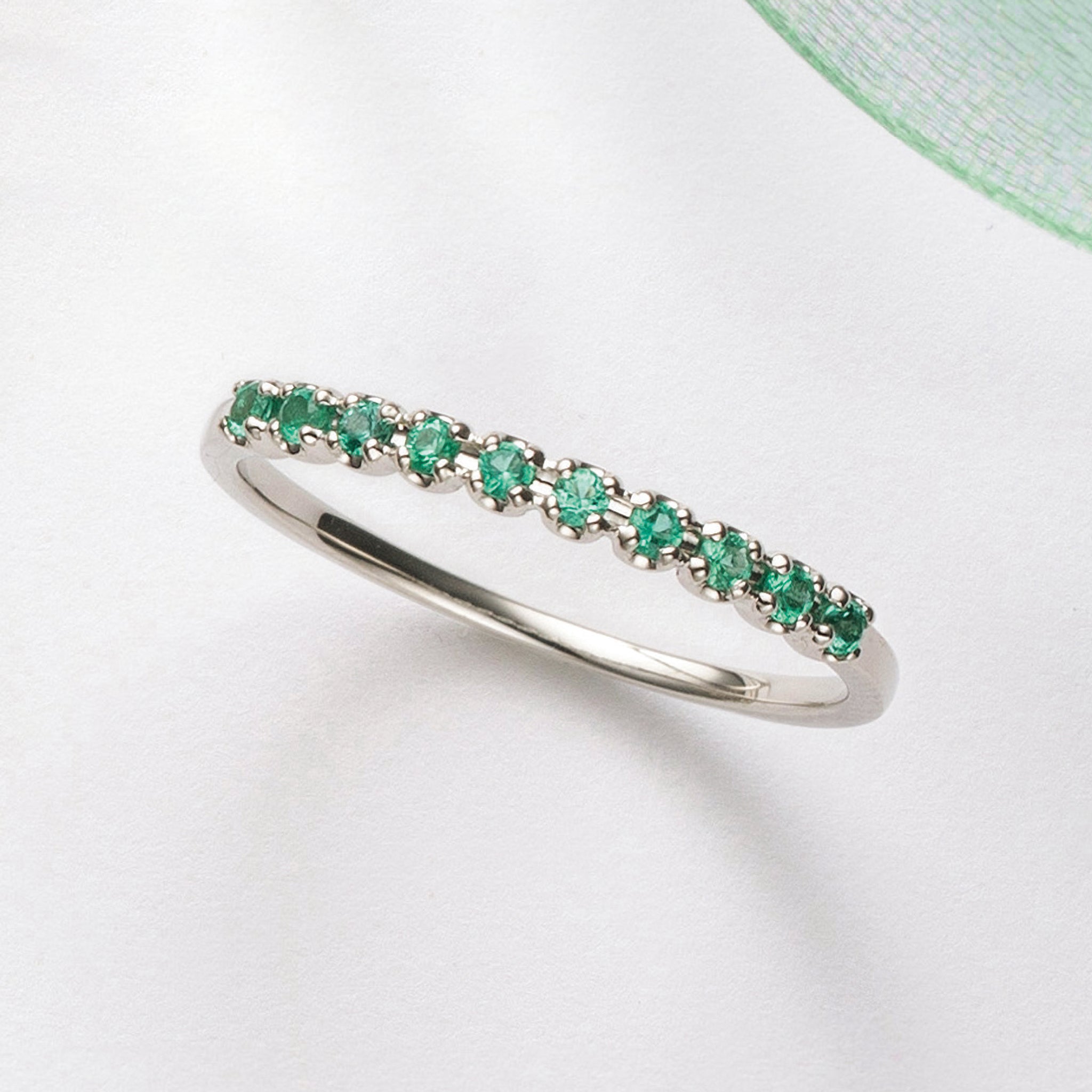 エメラルド プラチナリング(ハーフエタニティ/5月誕生石)《26A01312》
