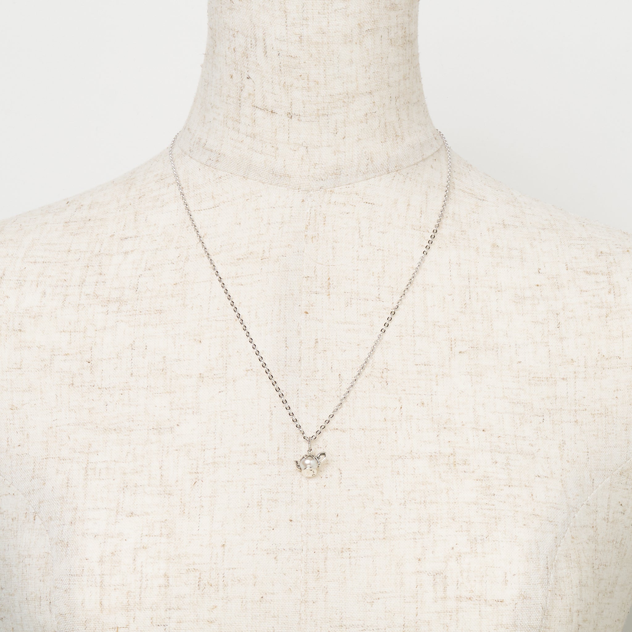 パール シルバーネックレス(淡水真珠/ティーポットモチーフ)《26A01402》