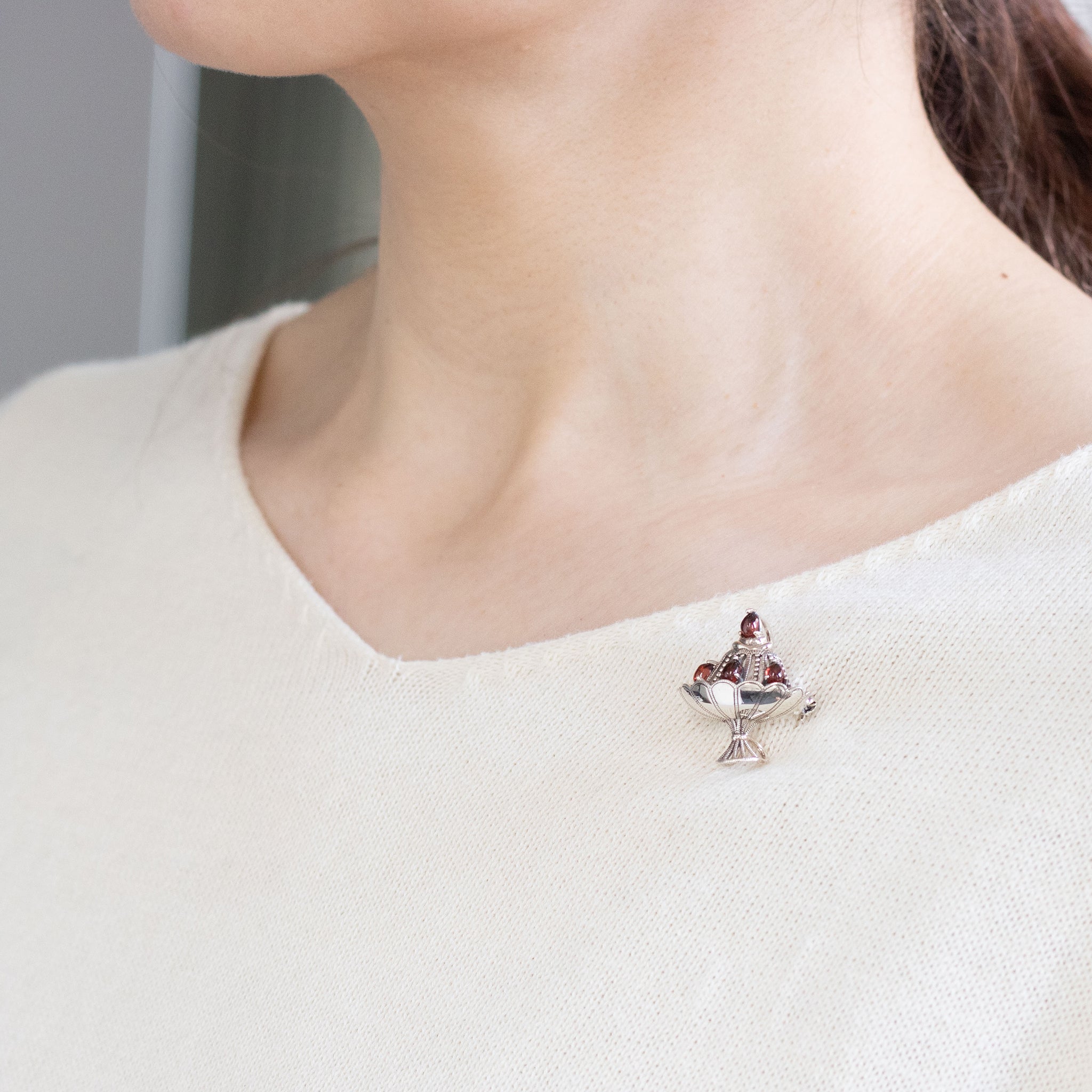 ガーネット シルバーブローチ兼ペンダントトップ(ケーキモチーフ/1月誕生石)《26A01404》