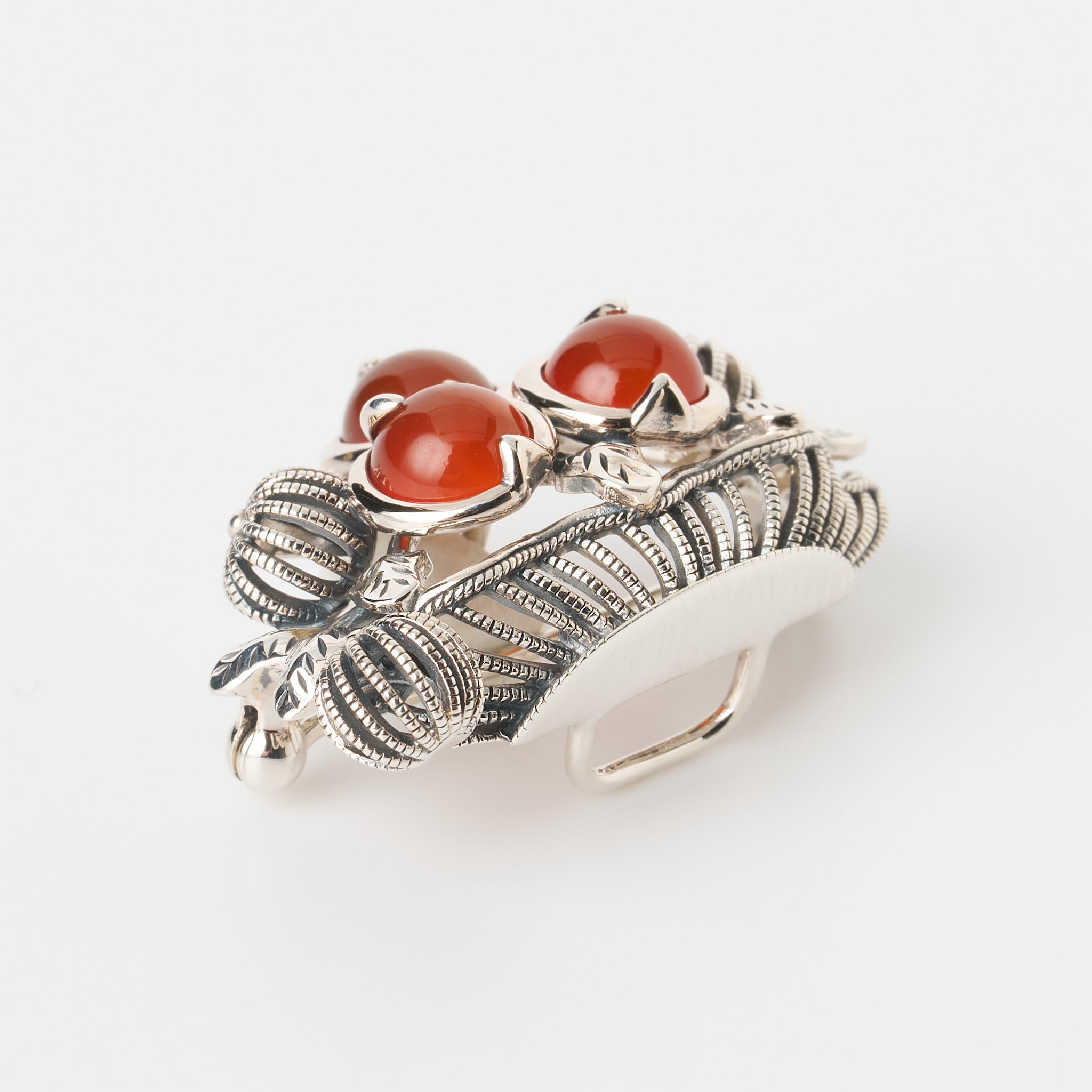 カーネリアン シルバーブローチ兼ペンダントトップ(ルノワール「桃」モチーフ)《26A01405》