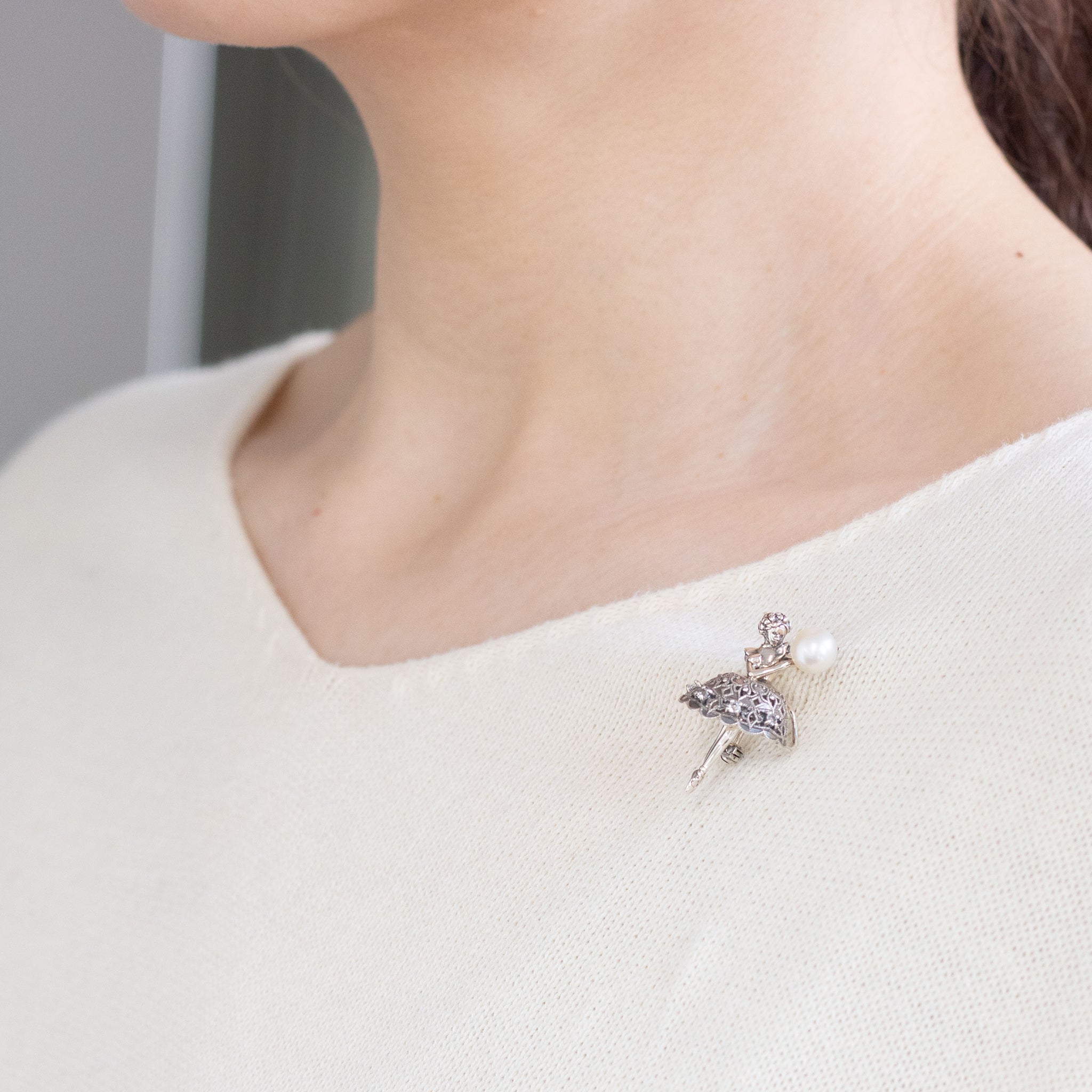 パール/ホワイトトパーズ シルバーブローチ兼ペンダントトップ(バレリーナモチーフ)《26A01410》