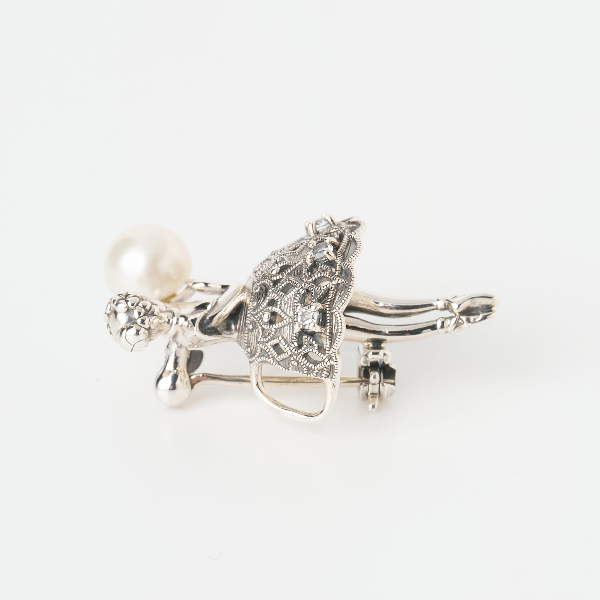 パール/ホワイトトパーズ シルバーブローチ兼ペンダントトップ(バレリーナモチーフ)《26A01410》