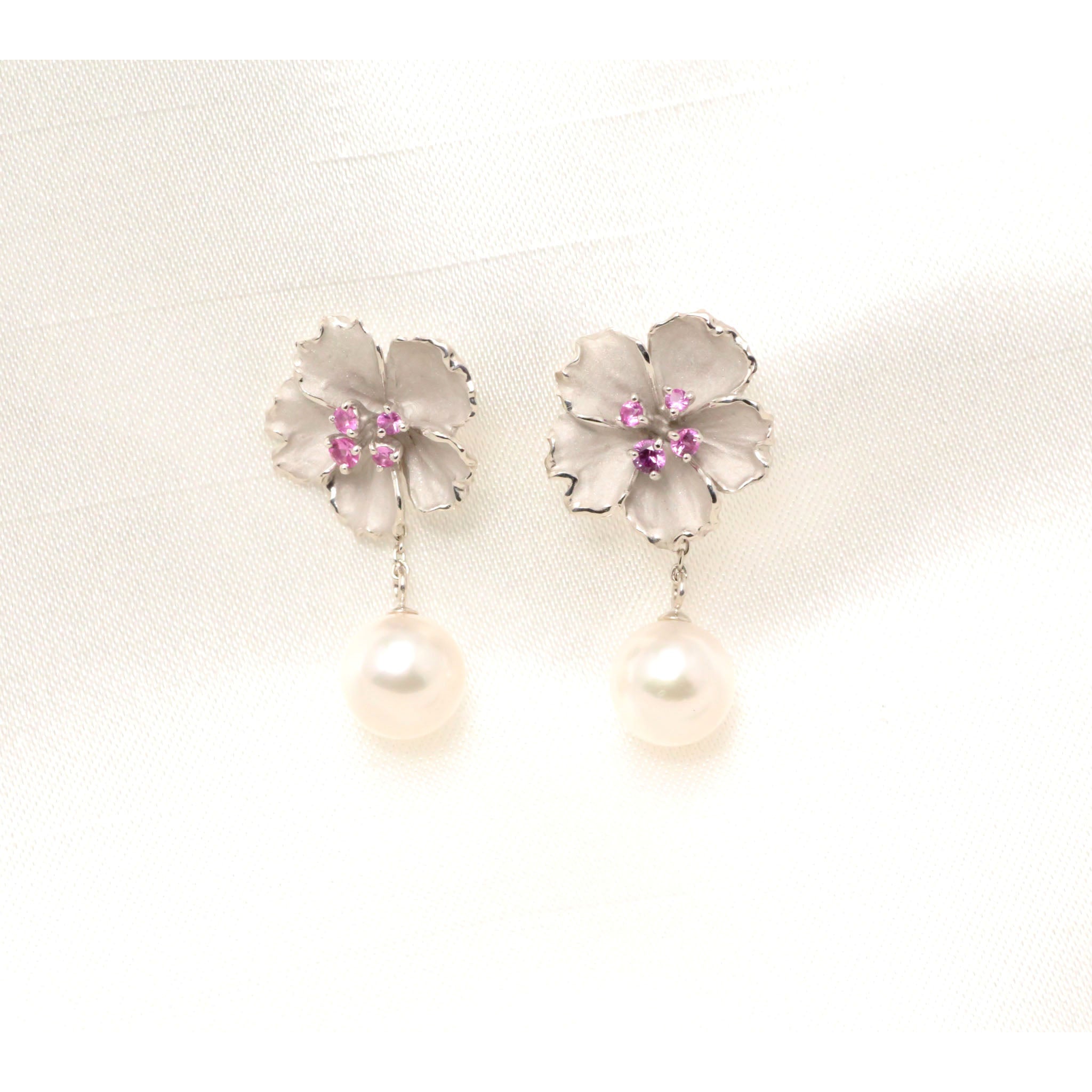 パール/ピンクサファイア プラチナピアス(アコヤ真珠/桜モチーフ/9月誕生石)《26A01701》