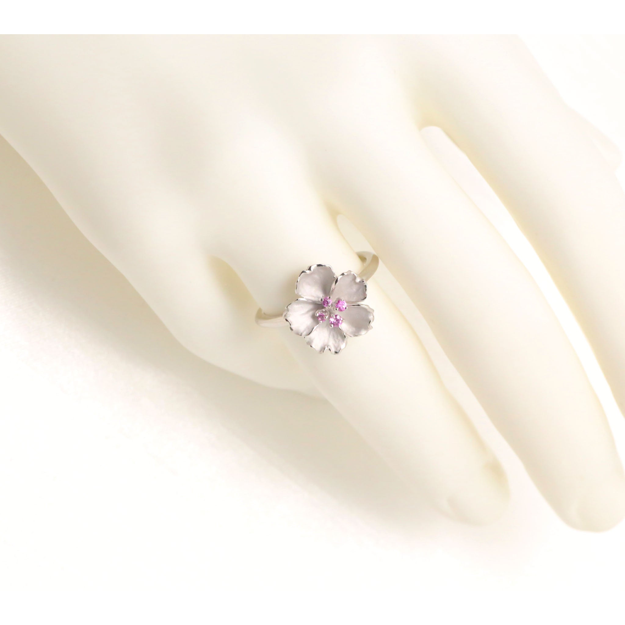 ピンクサファイア プラチナリング(桜モチーフ/9月誕生石)《26A01702》