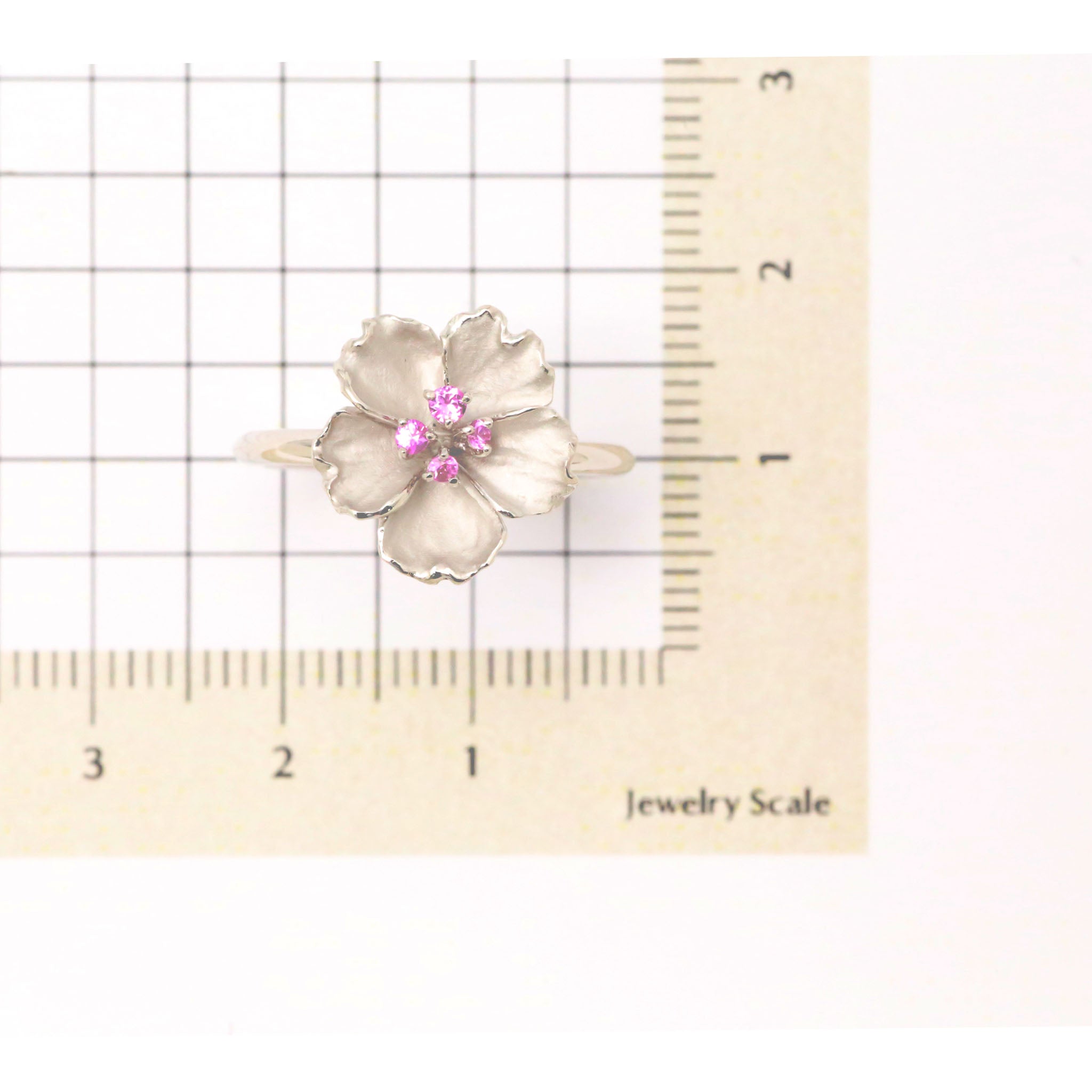 ピンクサファイア プラチナリング(桜モチーフ/9月誕生石)《26A01702》