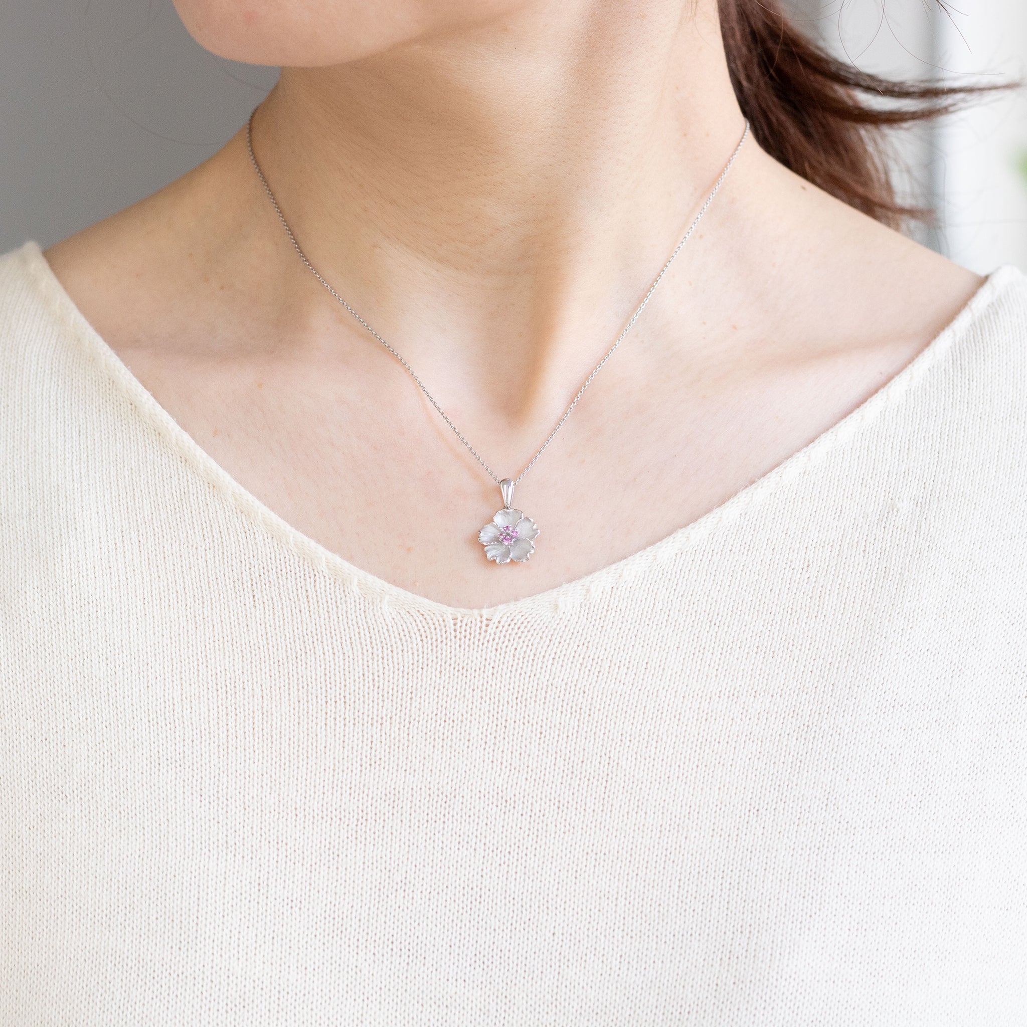 ピンクサファイア プラチナネックレス(桜モチーフ/9月誕生石)《26A01703》