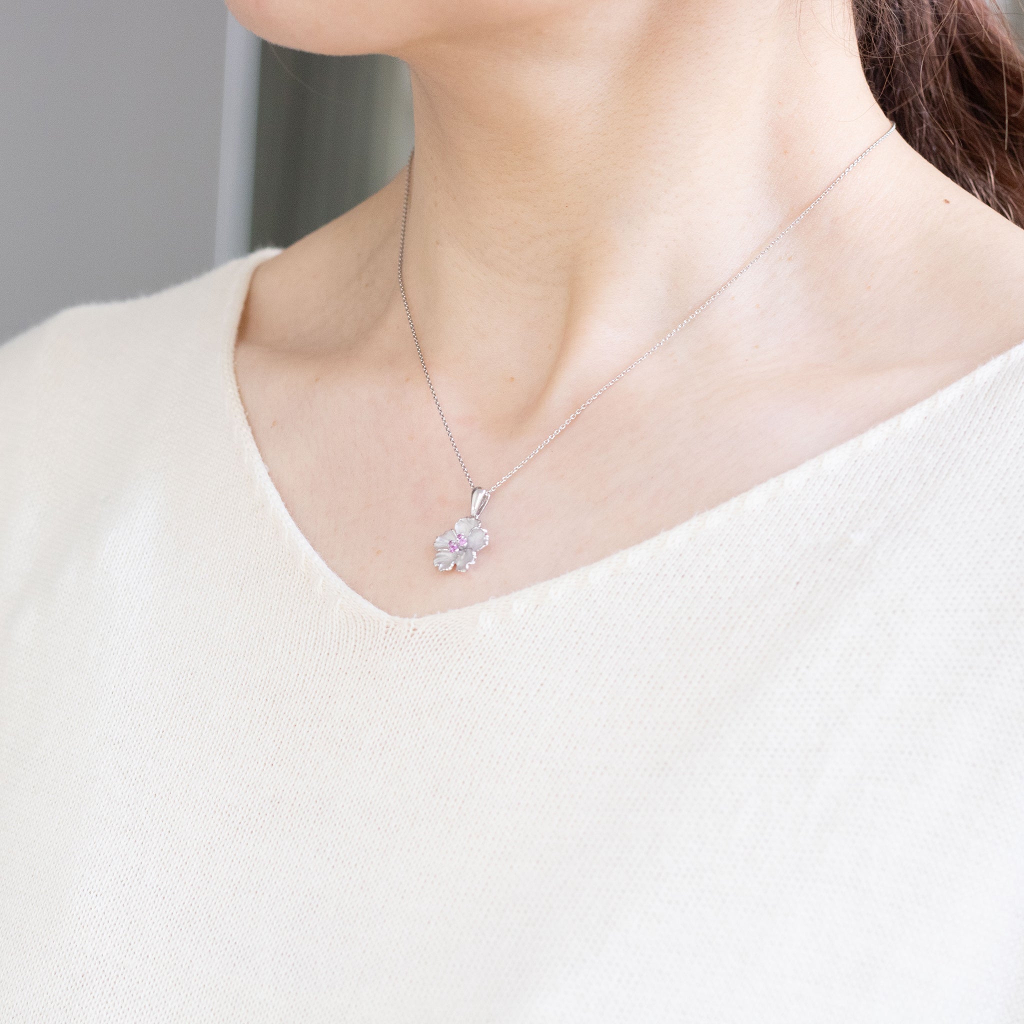 ピンクサファイア プラチナネックレス(桜モチーフ/9月誕生石)《26A01703》