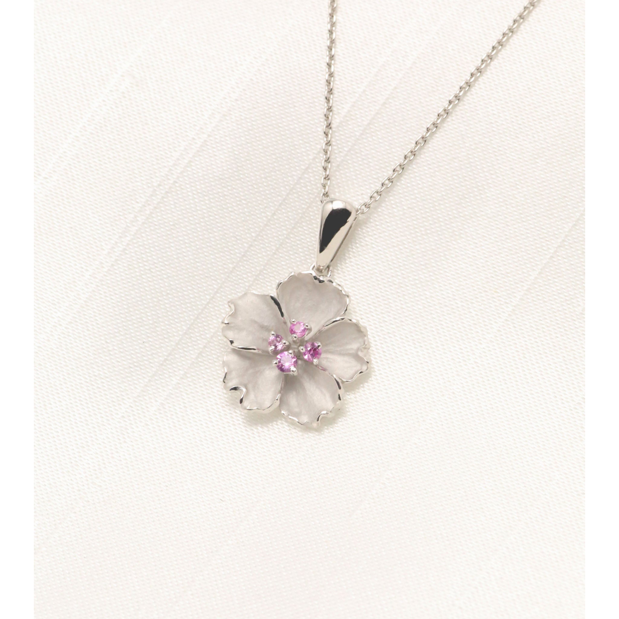 ピンクサファイア プラチナネックレス(桜モチーフ/9月誕生石)《26A01703》