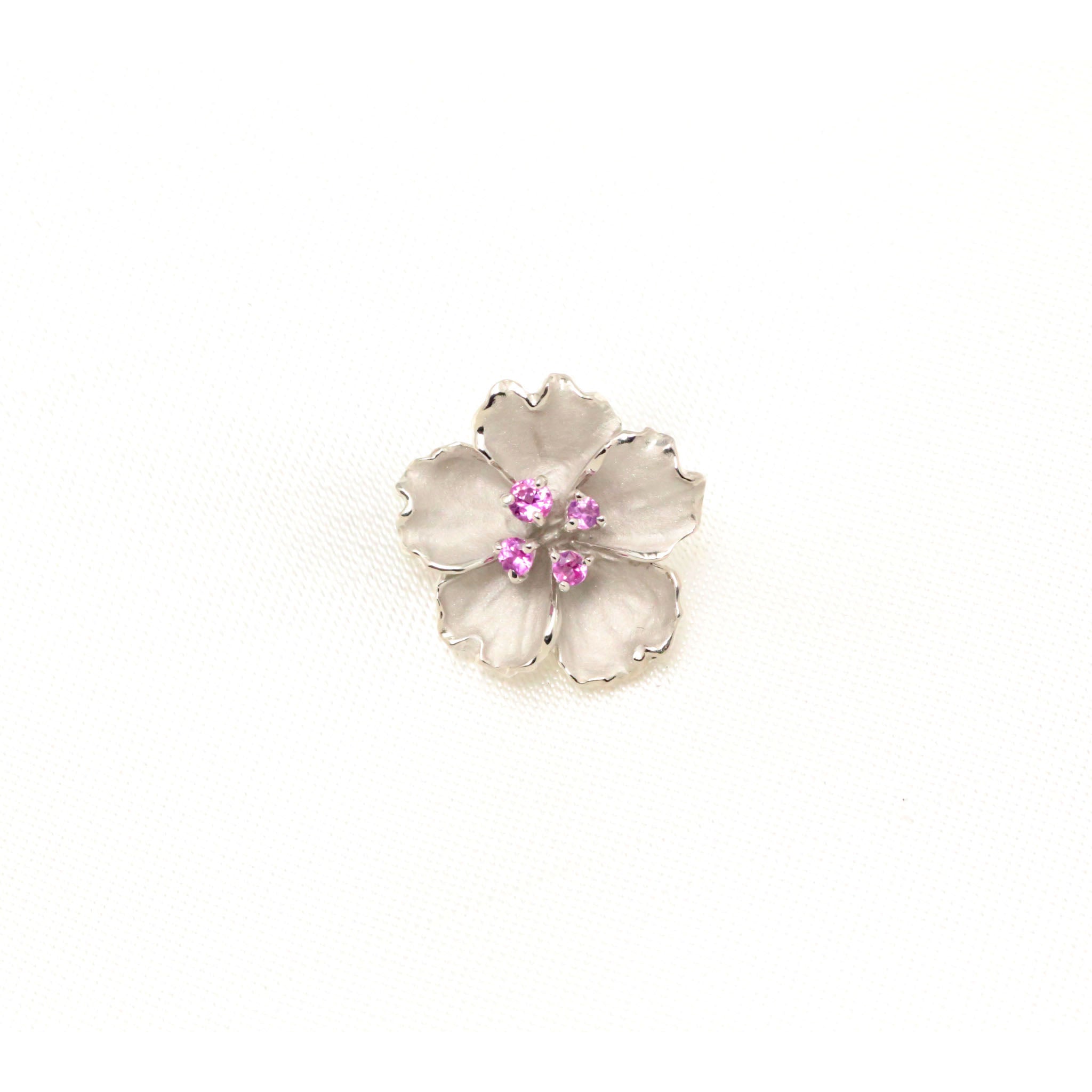 ピンクサファイア プラチナブローチ(桜モチーフ/9月誕生石)《26A01704》